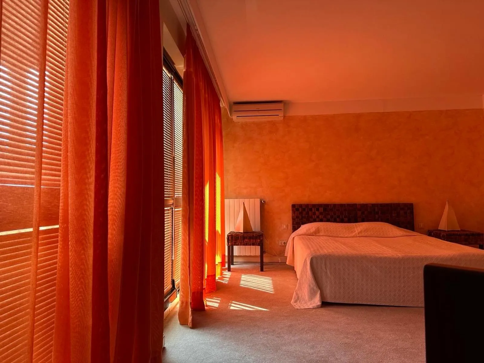 Bed in Oazis VIP Club