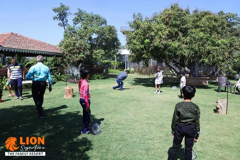 Evening entertainment in Lion Signature Family Resort