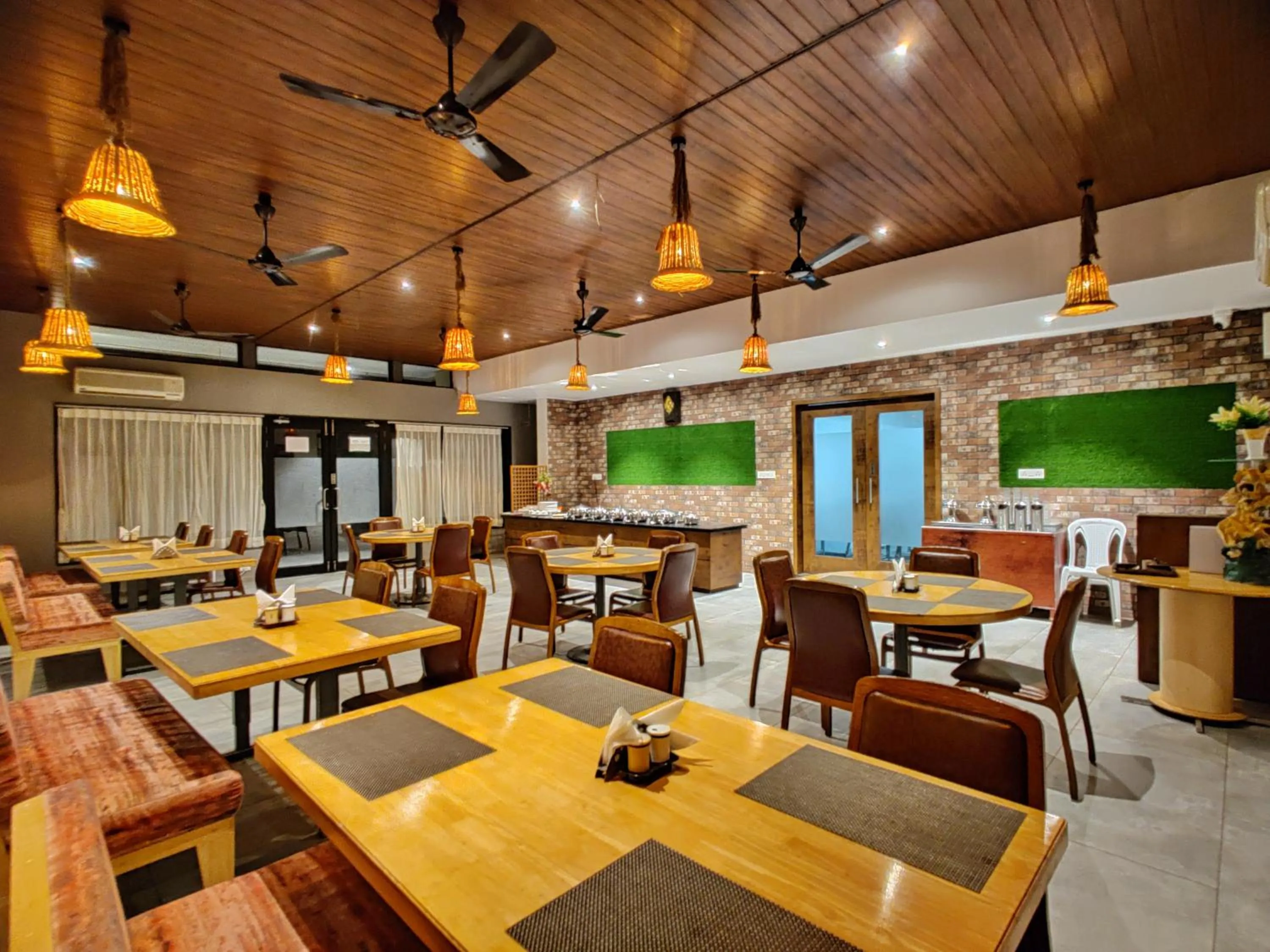 Restaurant/places to eat in Lion Signature Family Resort