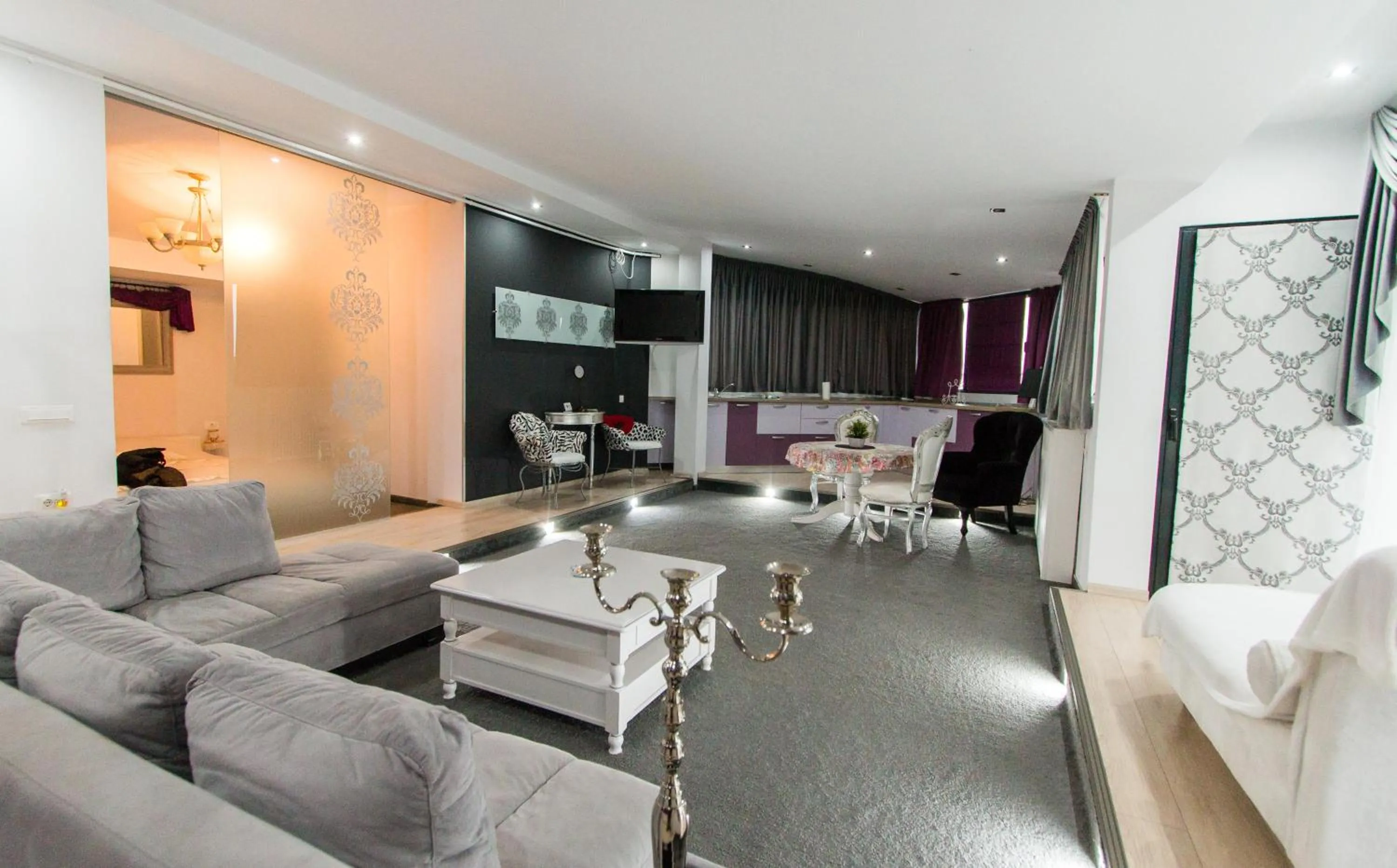 Photo of the whole room in Hotel Jolie Apartments