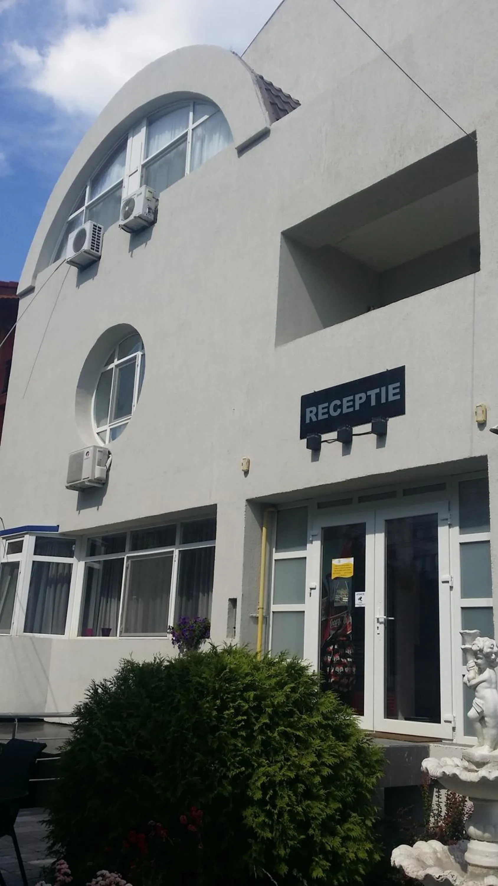 Property building in Hotel Jolie Apartments