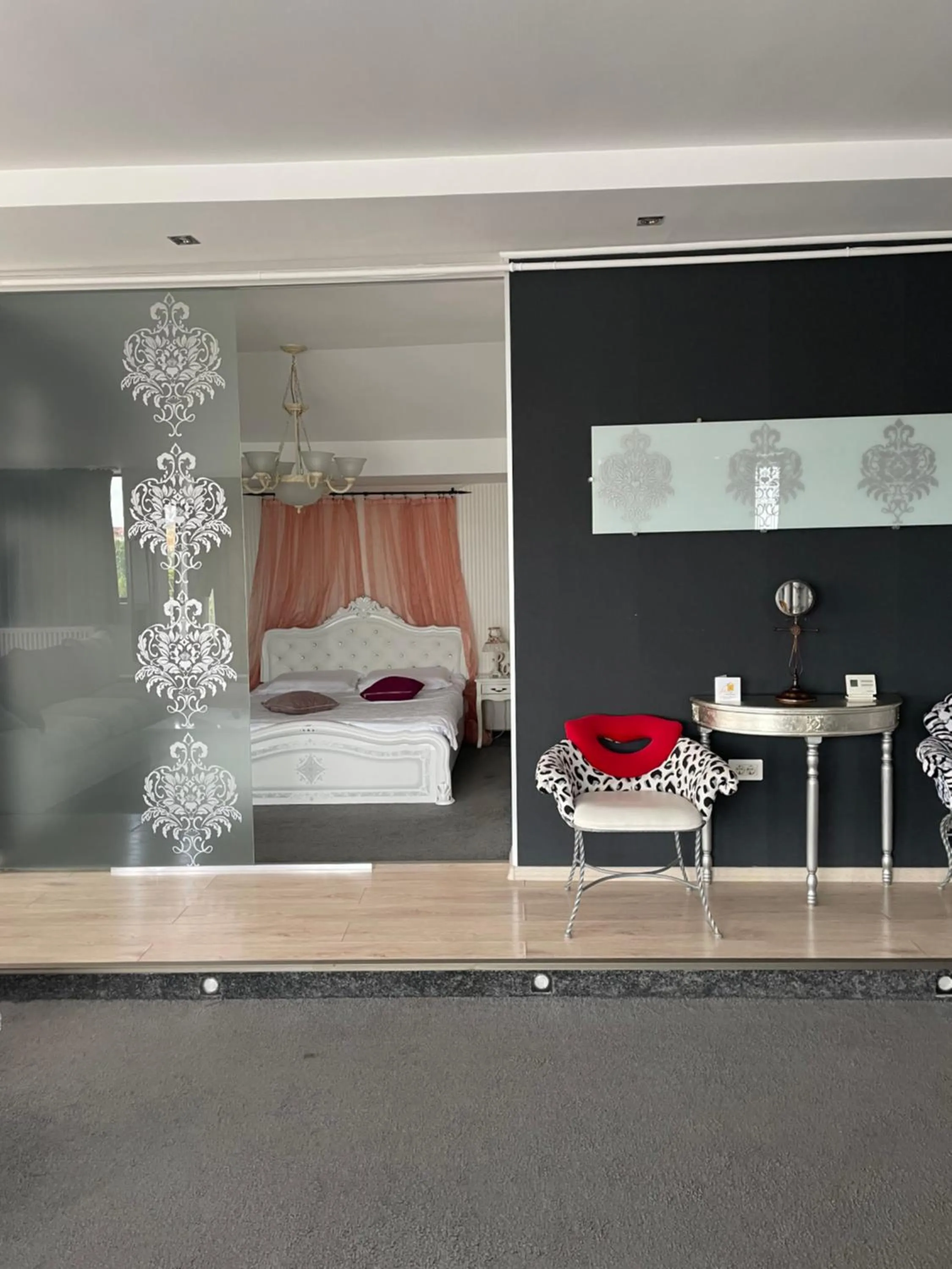 Living room, Bed in Hotel Jolie Apartments