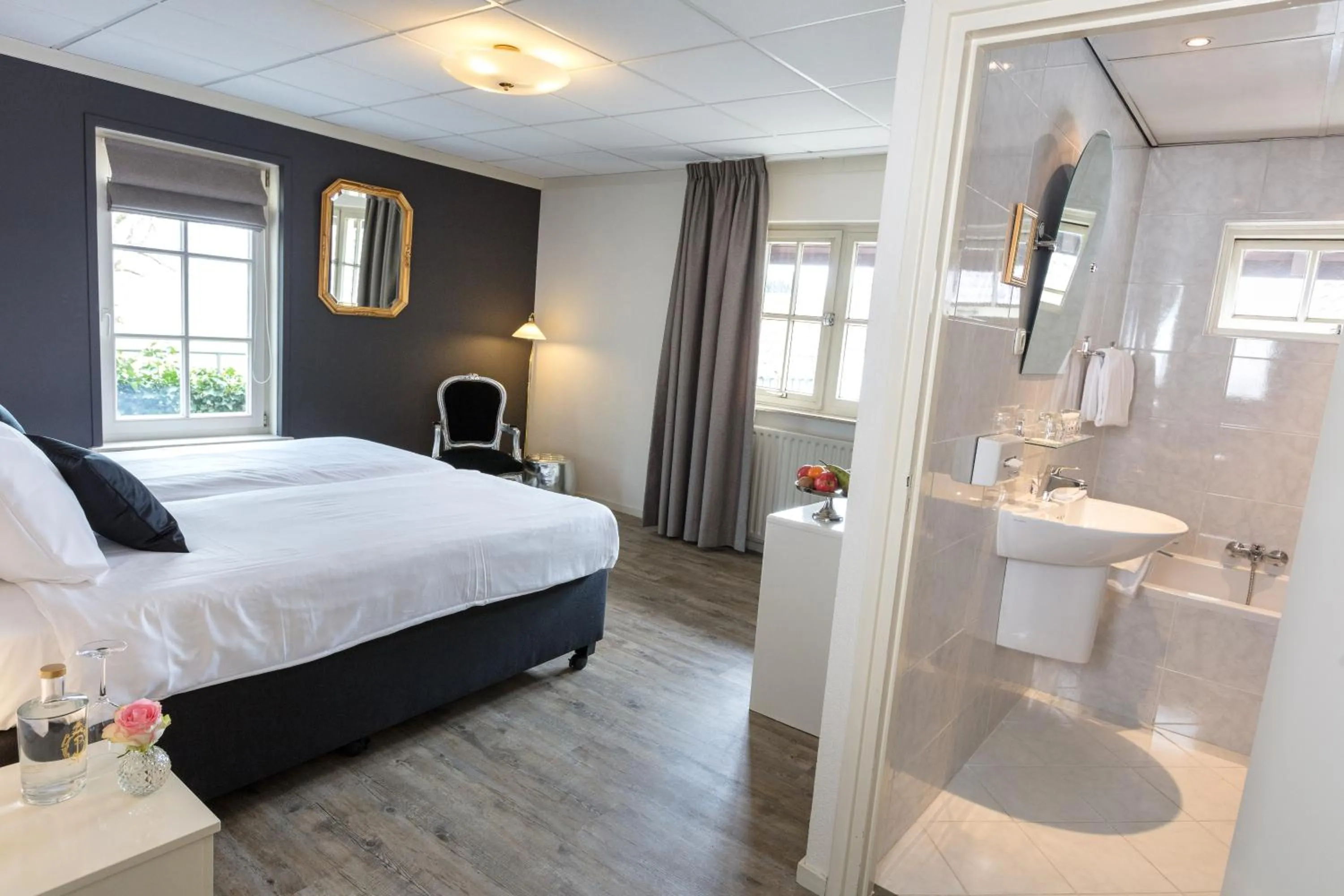 Bedroom, Bed in Landhuishotel De Bloemenbeek