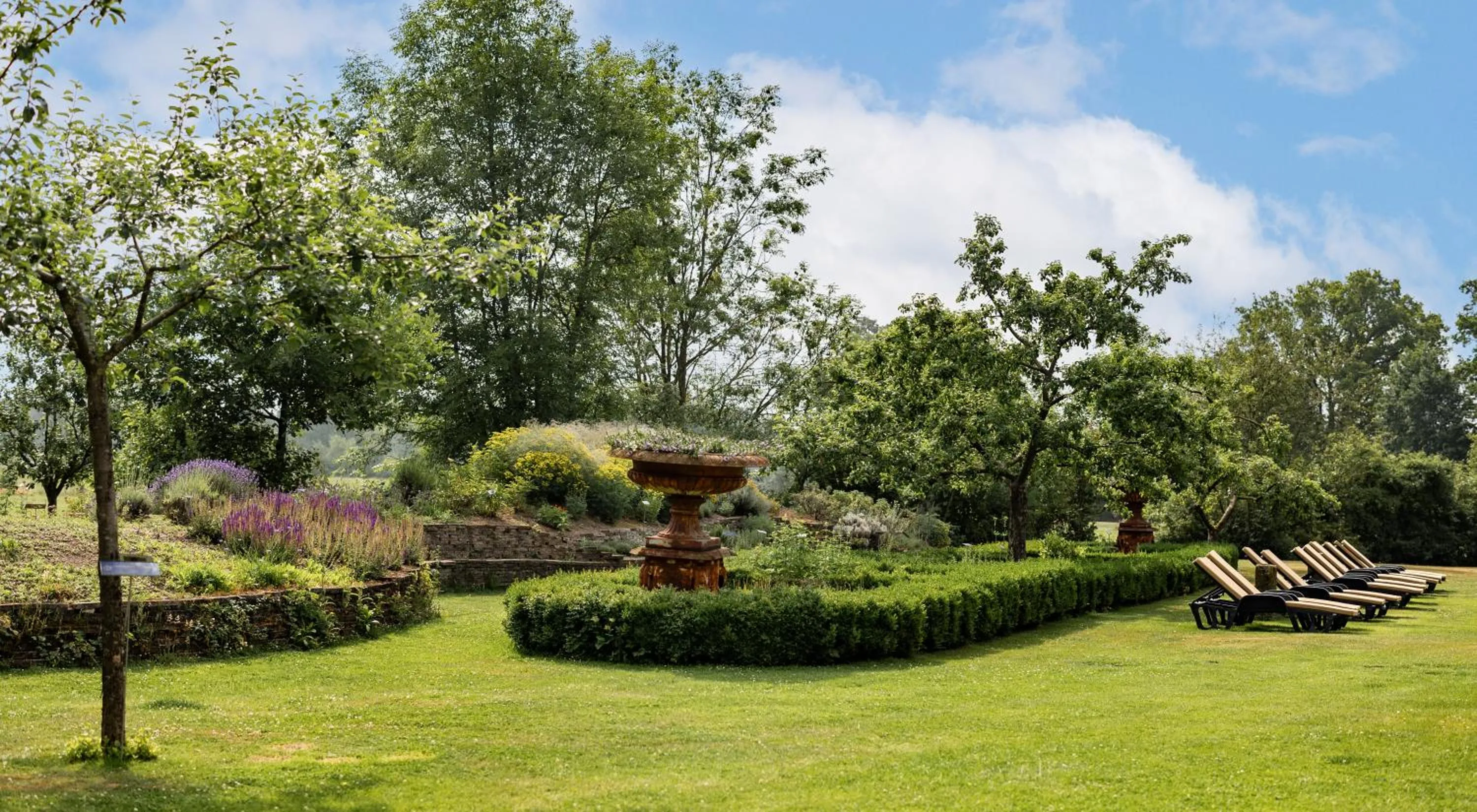 Garden in Landhuishotel De Bloemenbeek