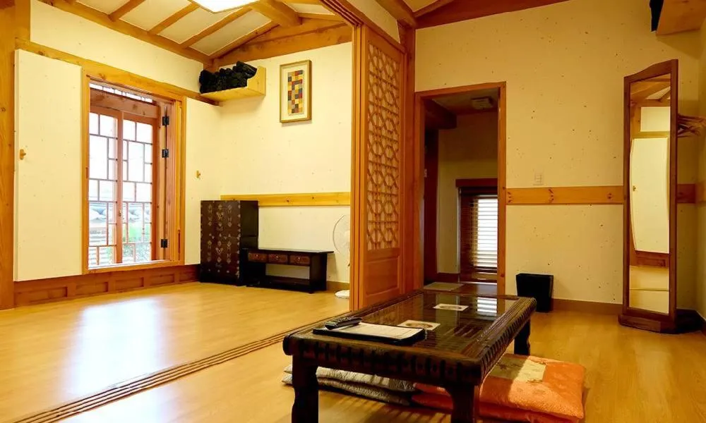 Living room in Hwangnamguan Hanok Village