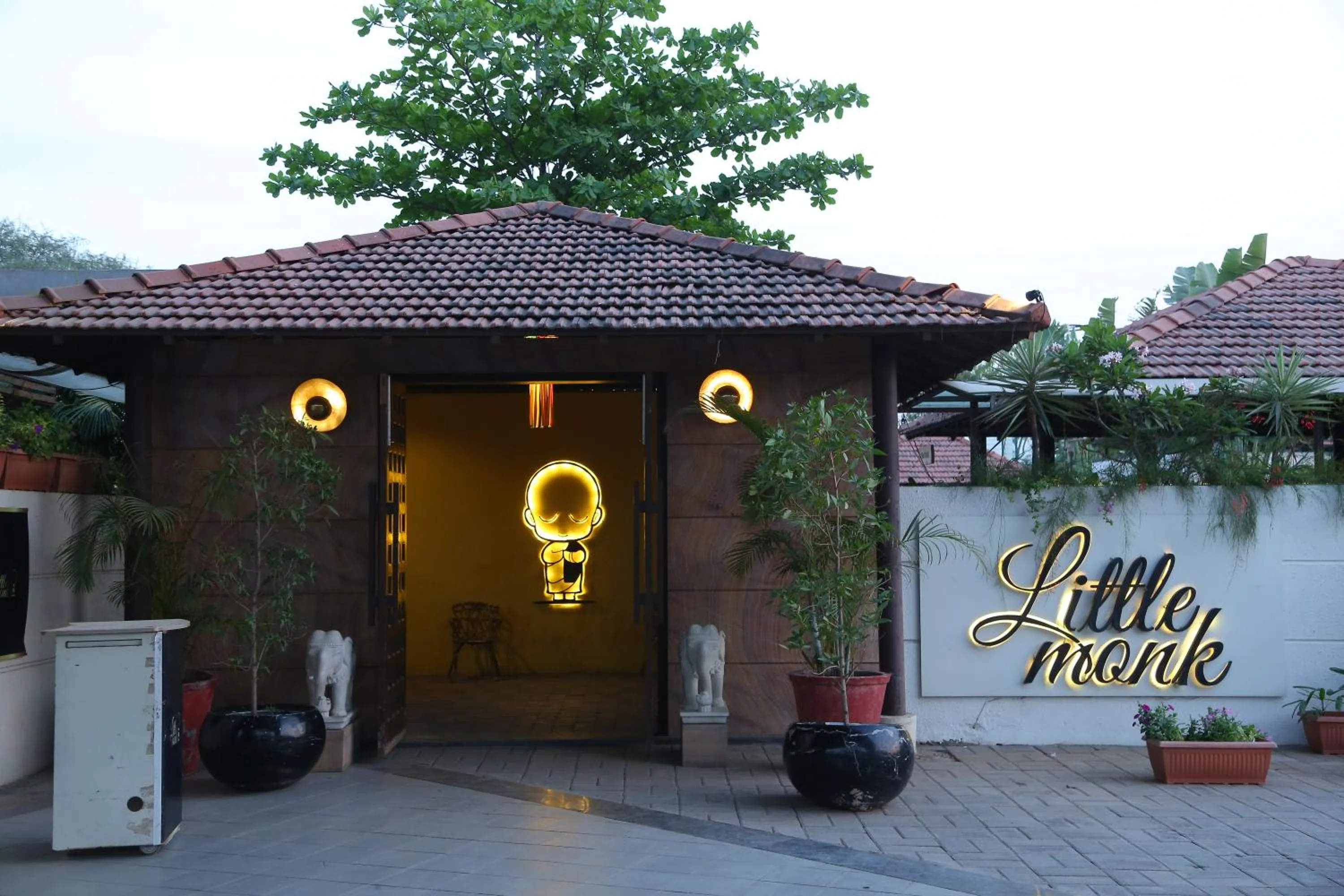 Restaurant/places to eat in Monk's Nirvanaa Hotel & Resort