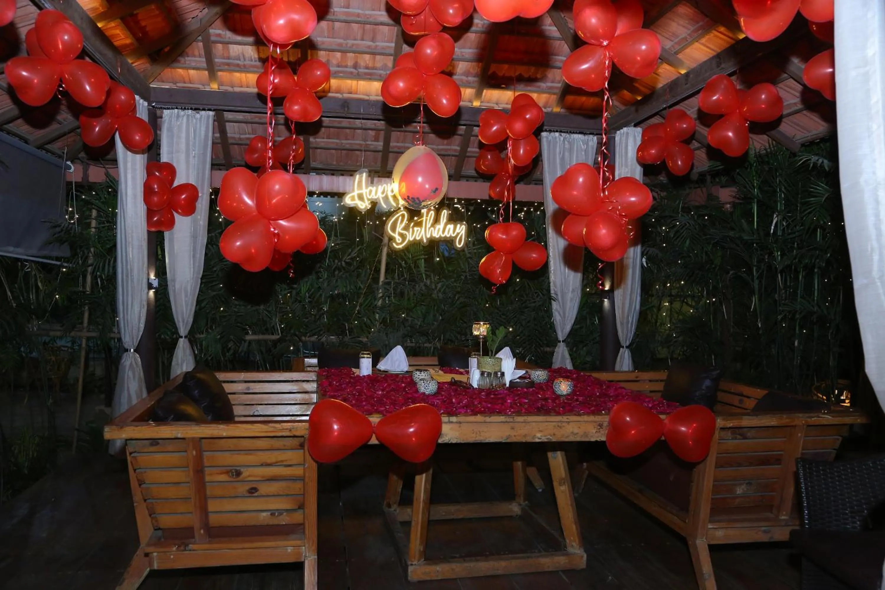 Restaurant/places to eat in Monk's Nirvanaa Hotel & Resort