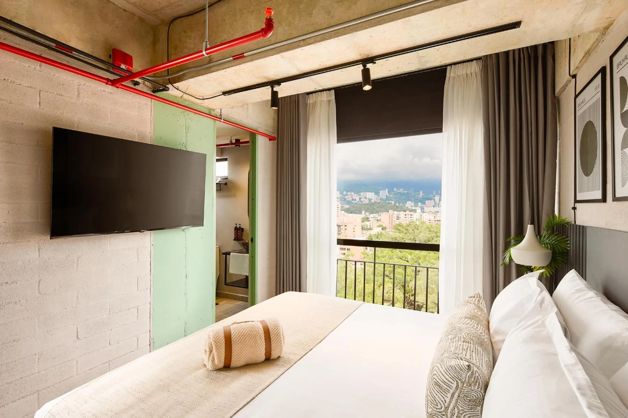 Communal lounge/ TV room, Bed in Urbit Social Lofts