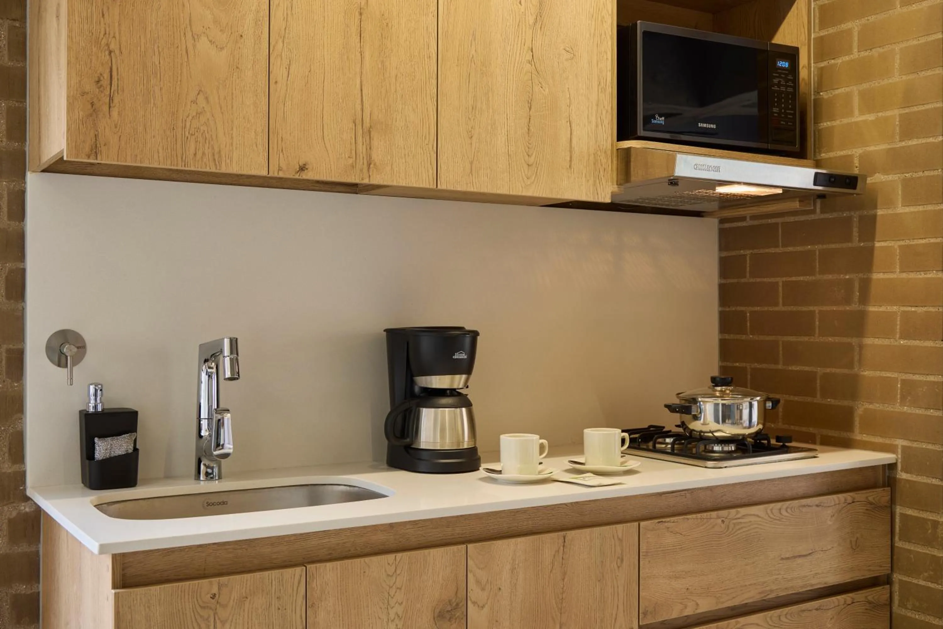 Kitchen or kitchenette in 30 Living Suites