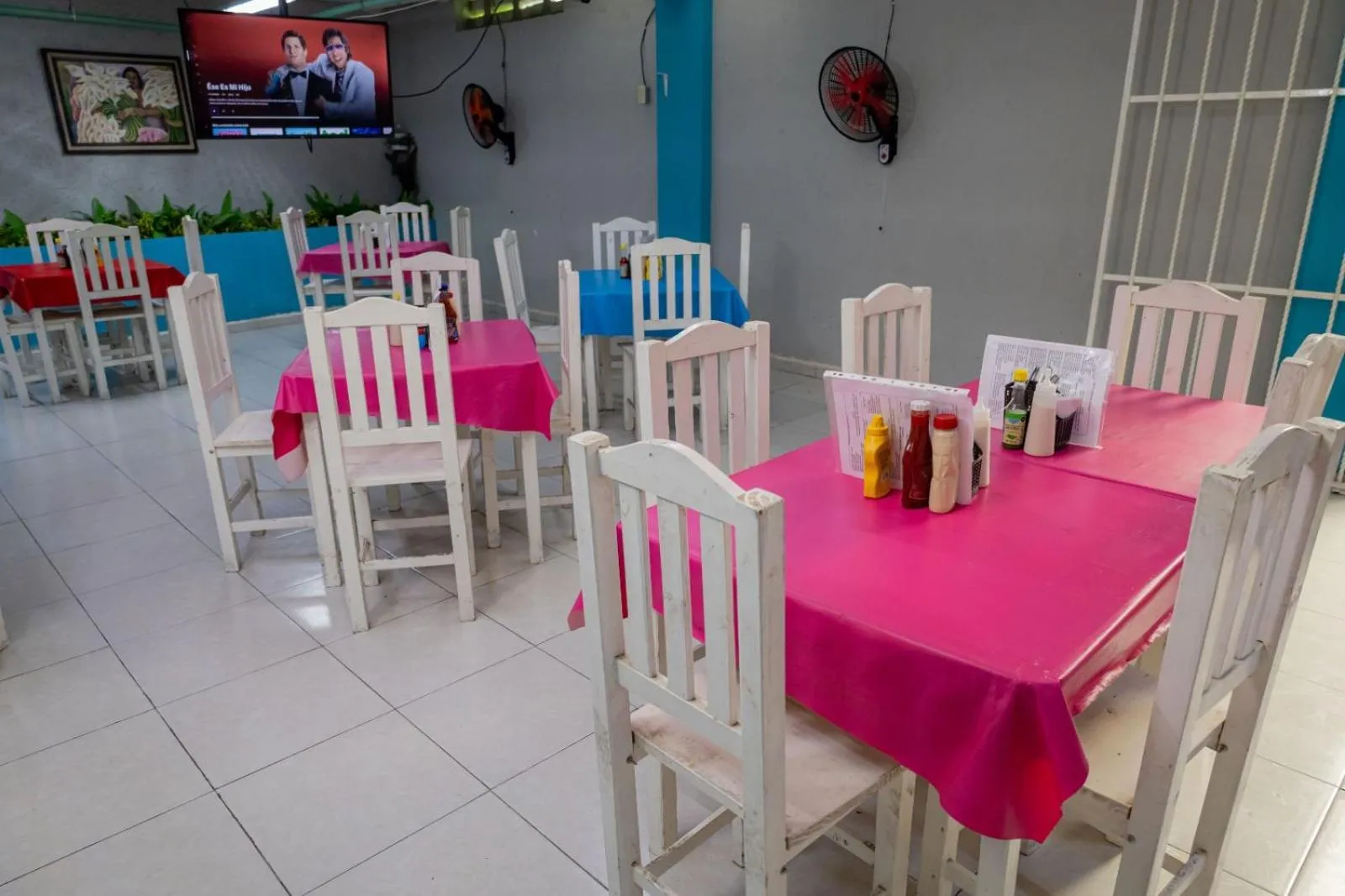 Restaurant/places to eat in Hotel Las Palmas en Laurel