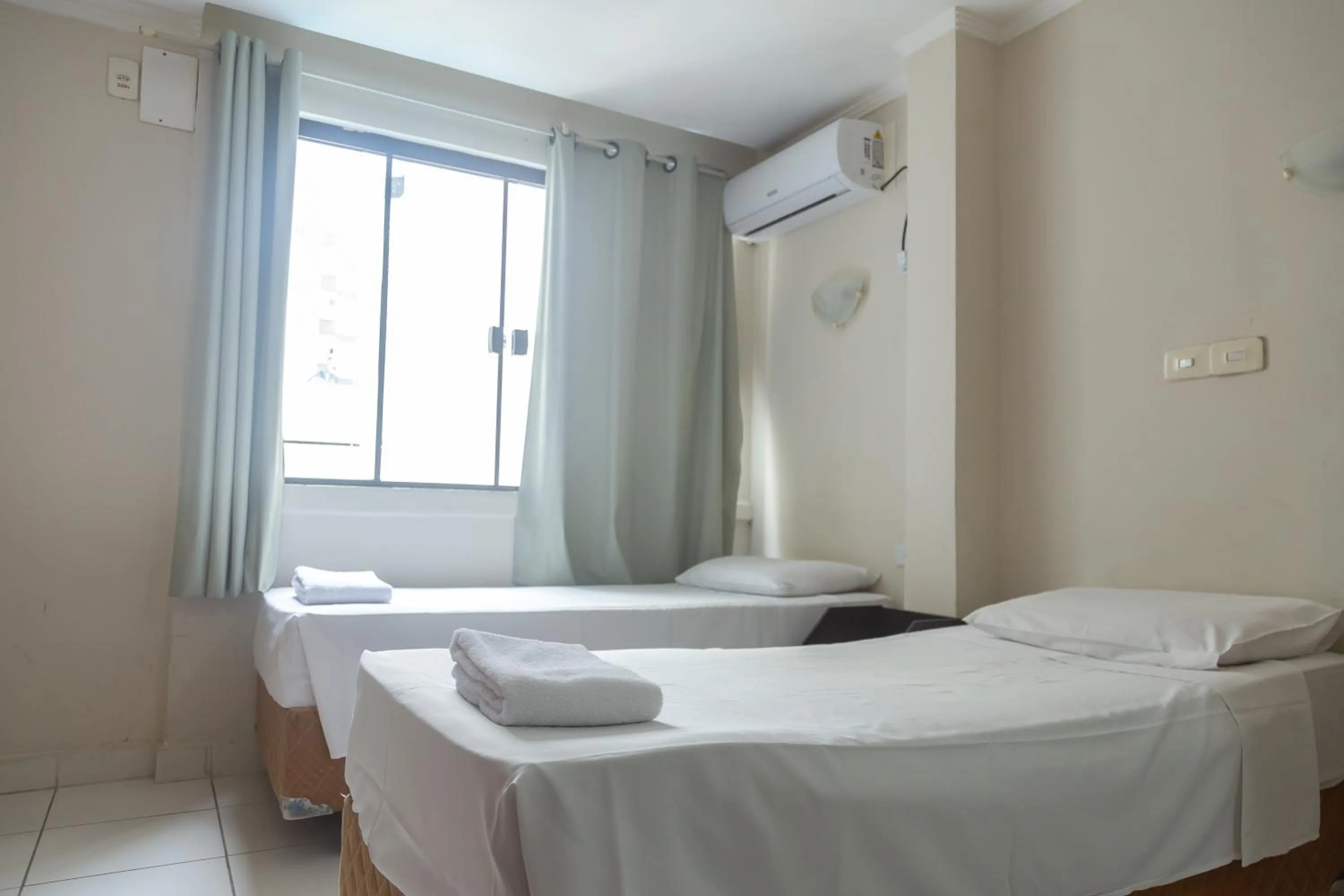 Bed in HANNA Balneário Hotel