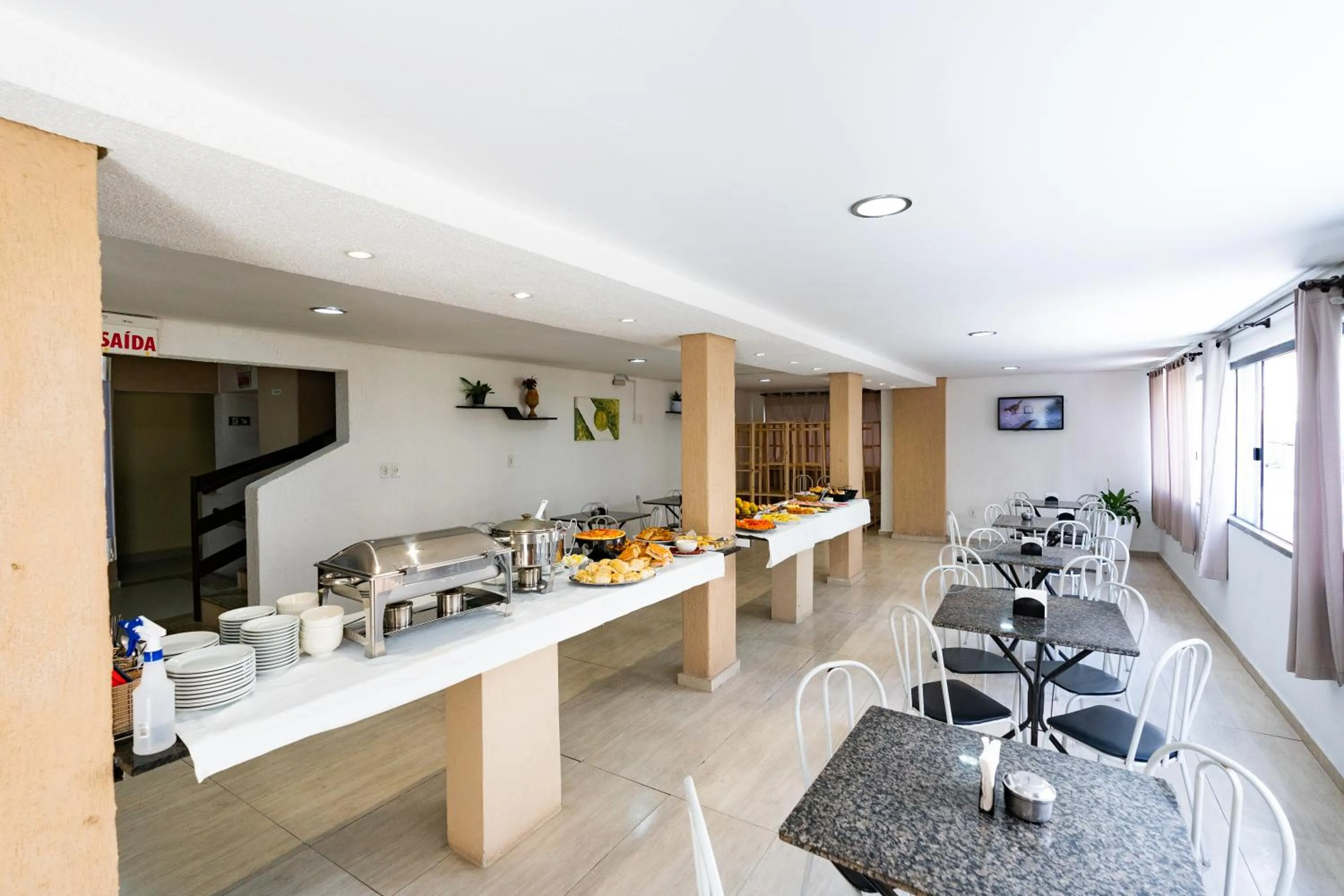 Breakfast in HANNA Balneário Hotel