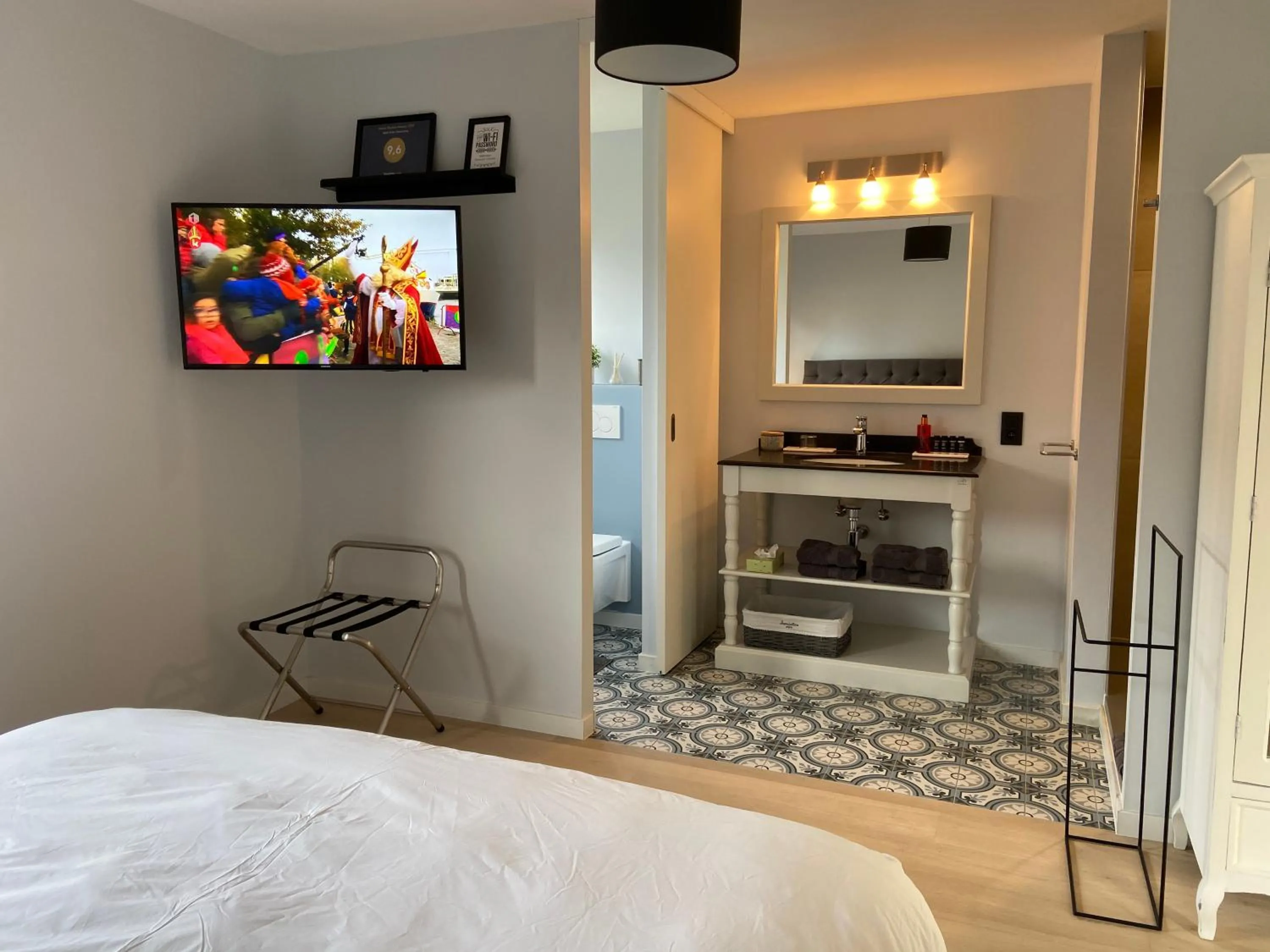 Shower, Bed in B&B Aline Florentine - adults only - Luxury B&B - Chambres d'Hôtes - Zimmer Frei