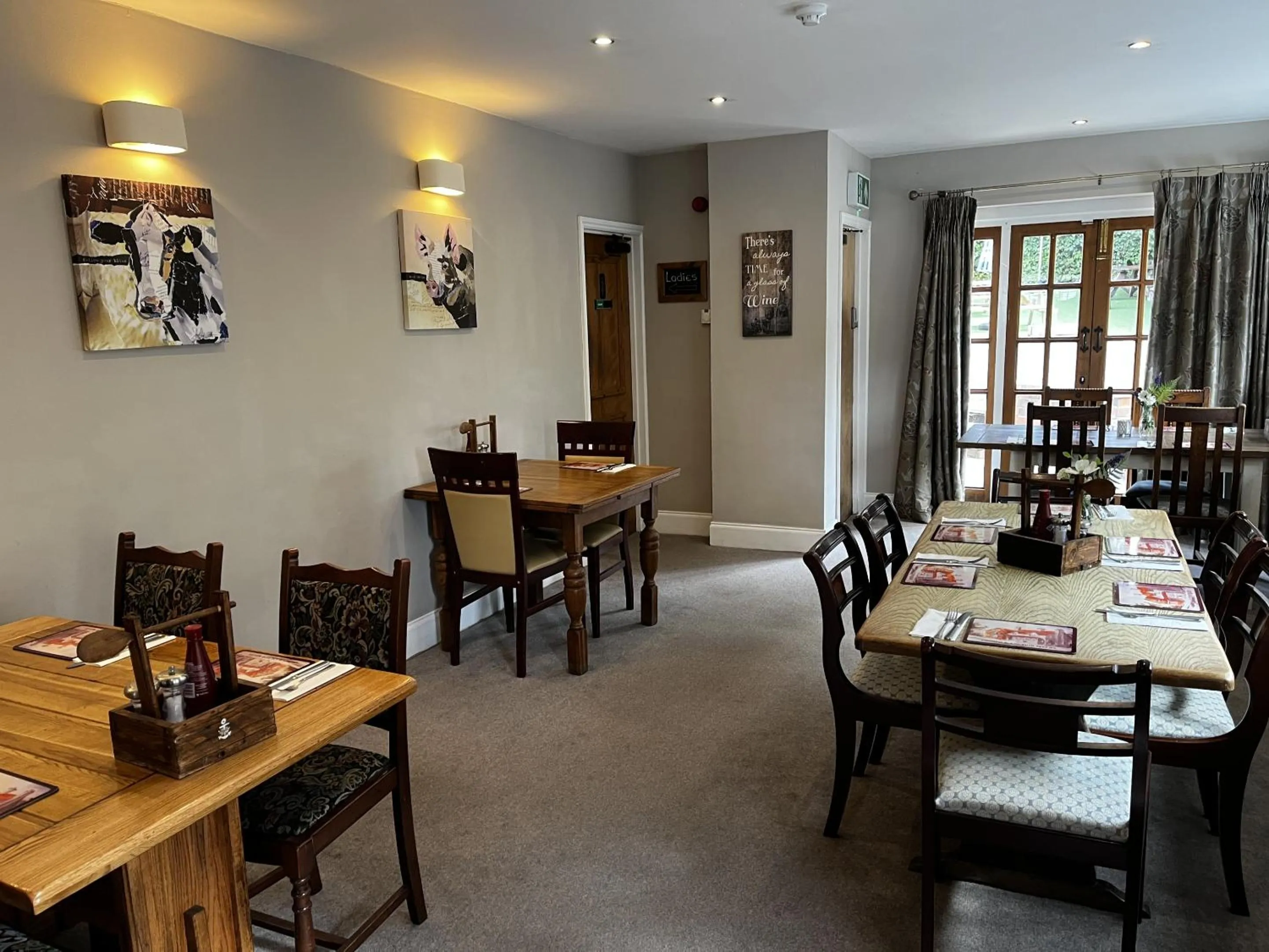 Dining area in Crown & Anchor