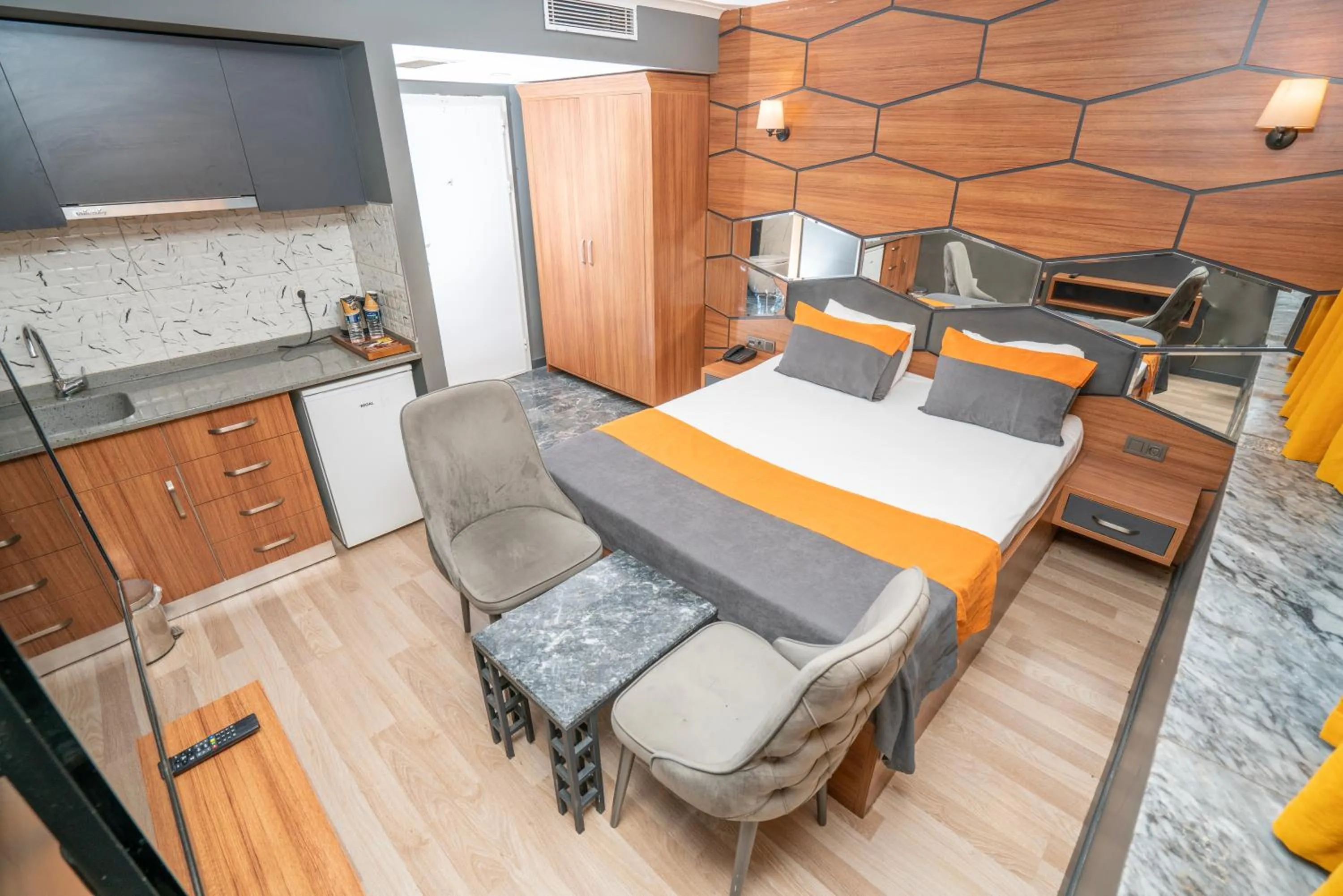 Photo of the whole room, Bed in F&B SUİTE