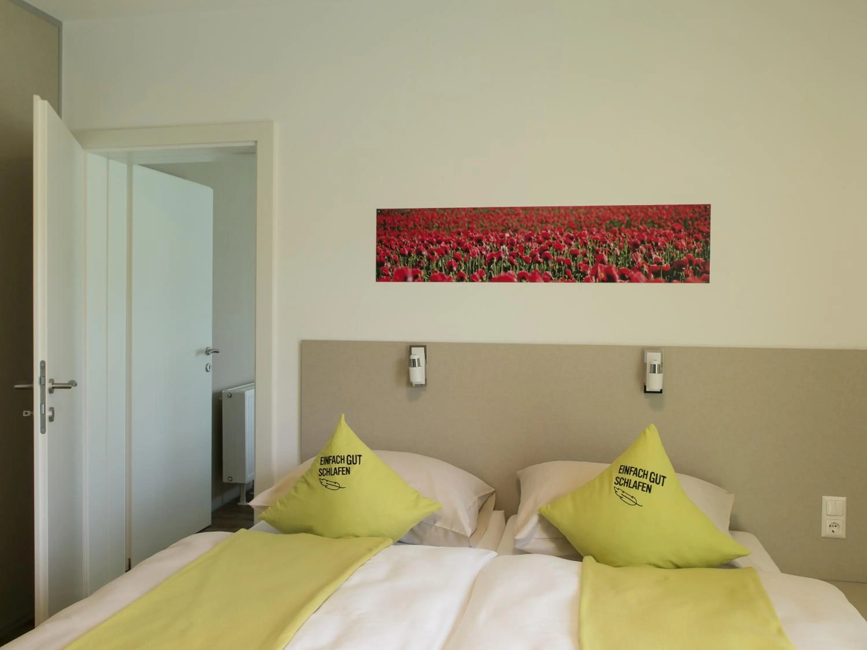 Photo of the whole room, Bed in Smart Motel