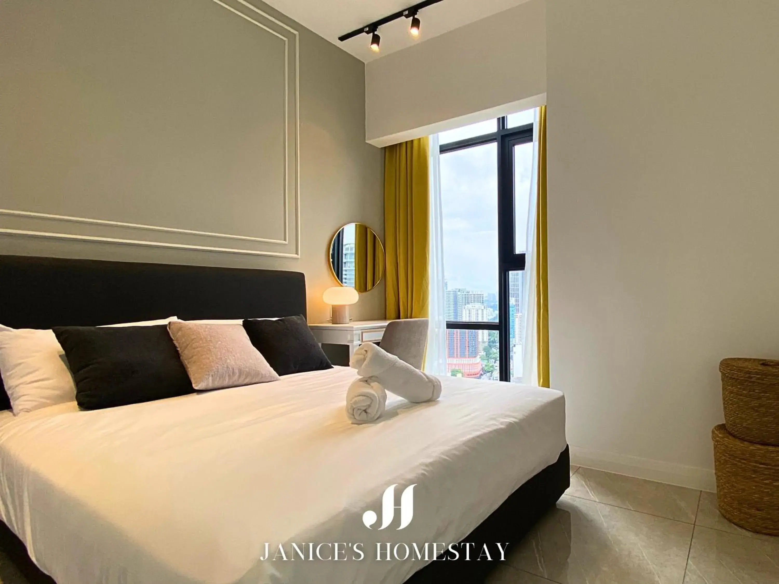 Three-Bedroom Apartment with View in Axon Residences Bukit Bintang by Janice's Homestay Three-Bedroom Apartment with View in Axon Residences Bukit Bintang by Janice's Homestay