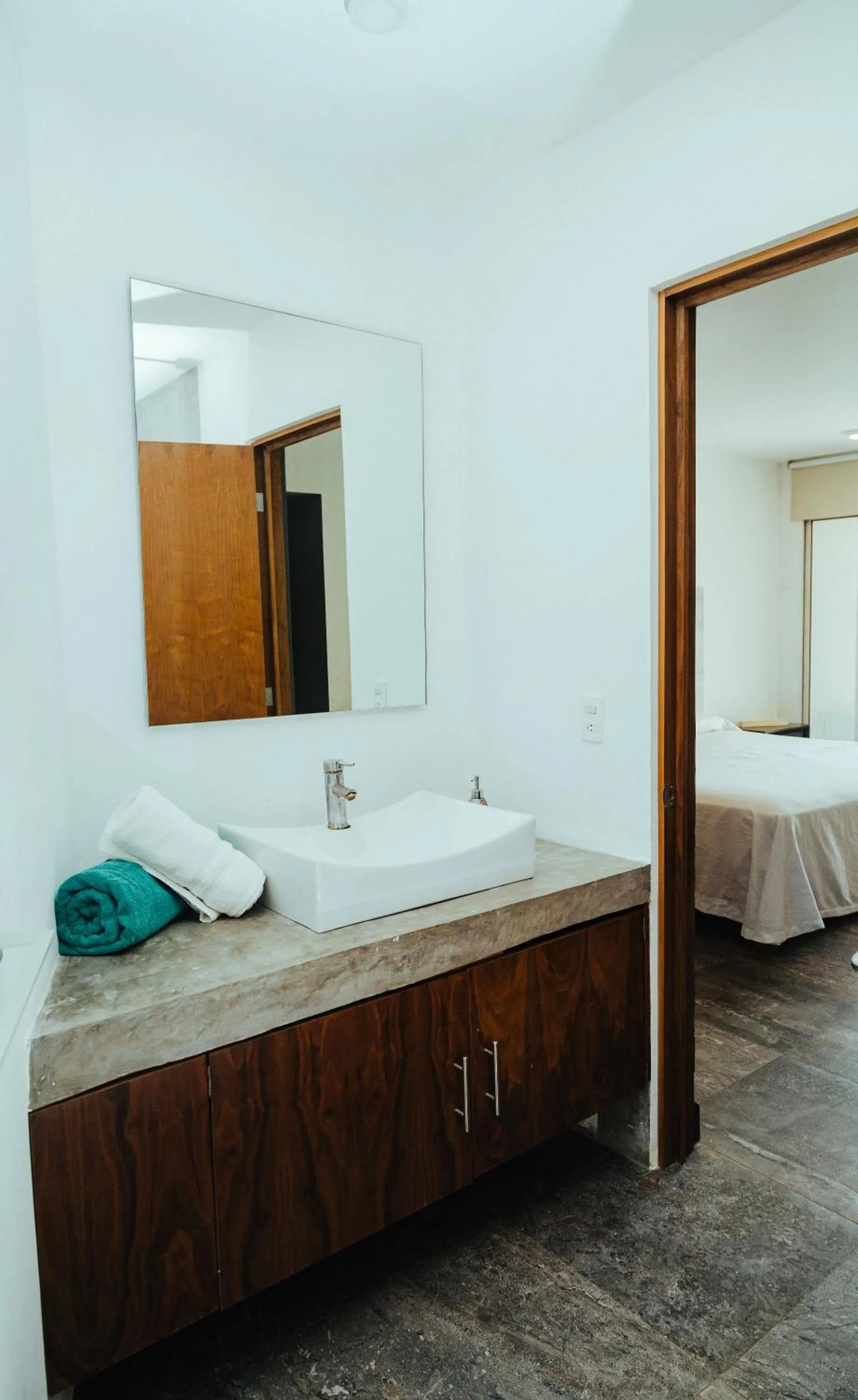 Bathroom, Bed in Bendito Teques