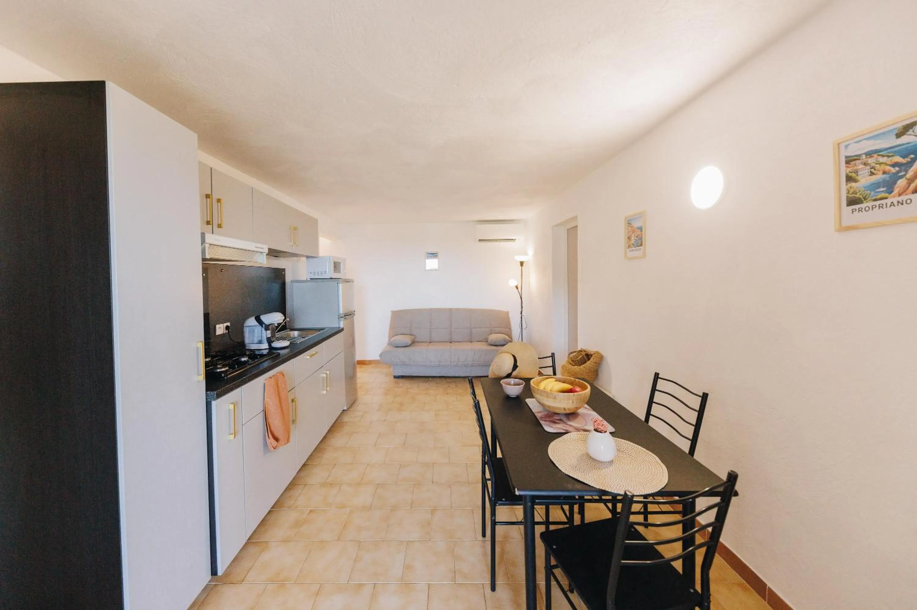 Dining area in Résidence le Télémaque