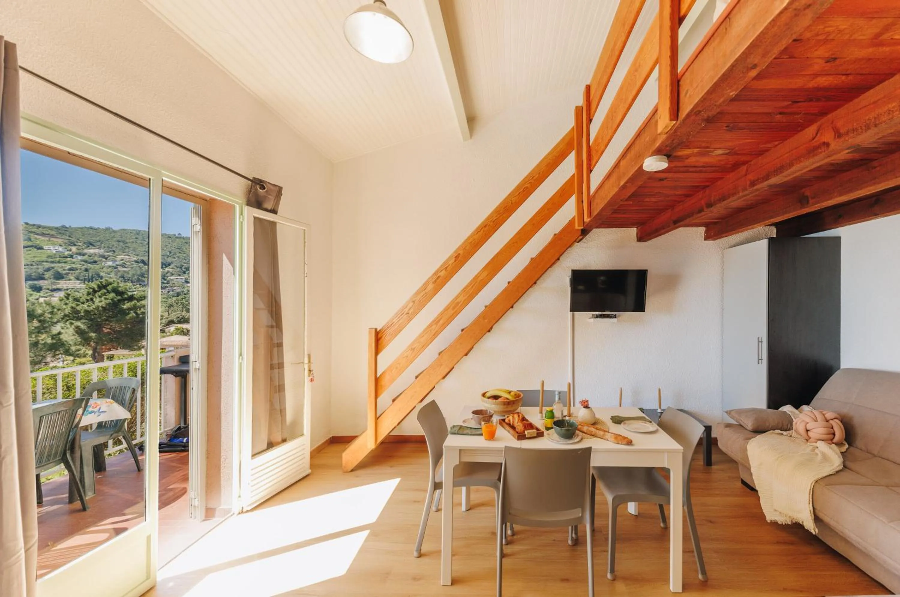 Dining area in Résidence le Télémaque