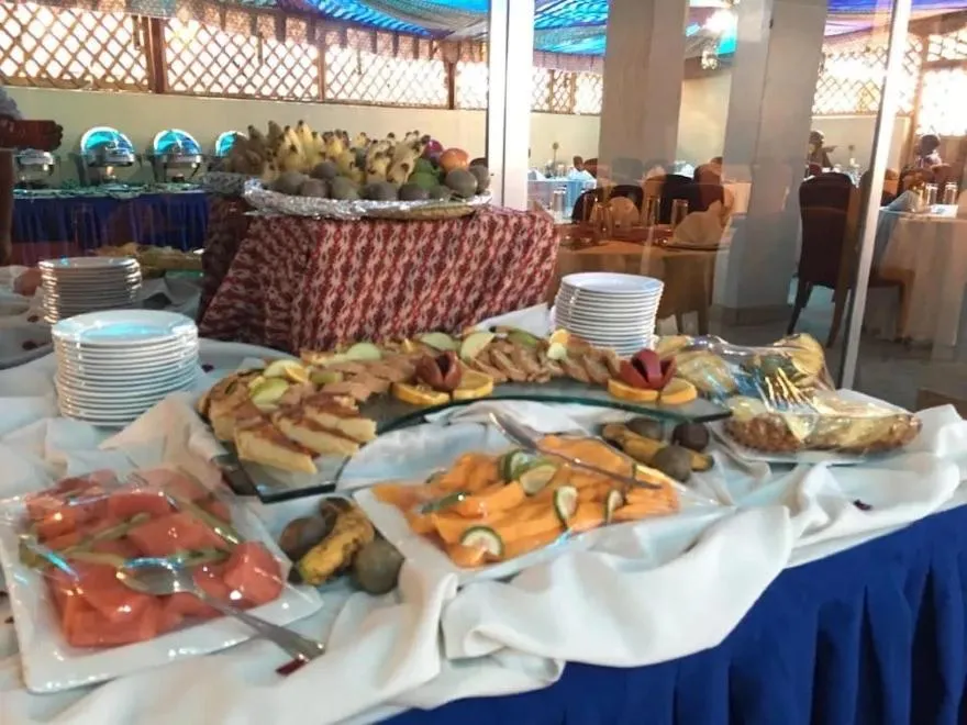 Restaurant/places to eat in Hotel Karisimbi