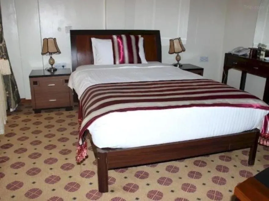 Bed in Hotel Karisimbi