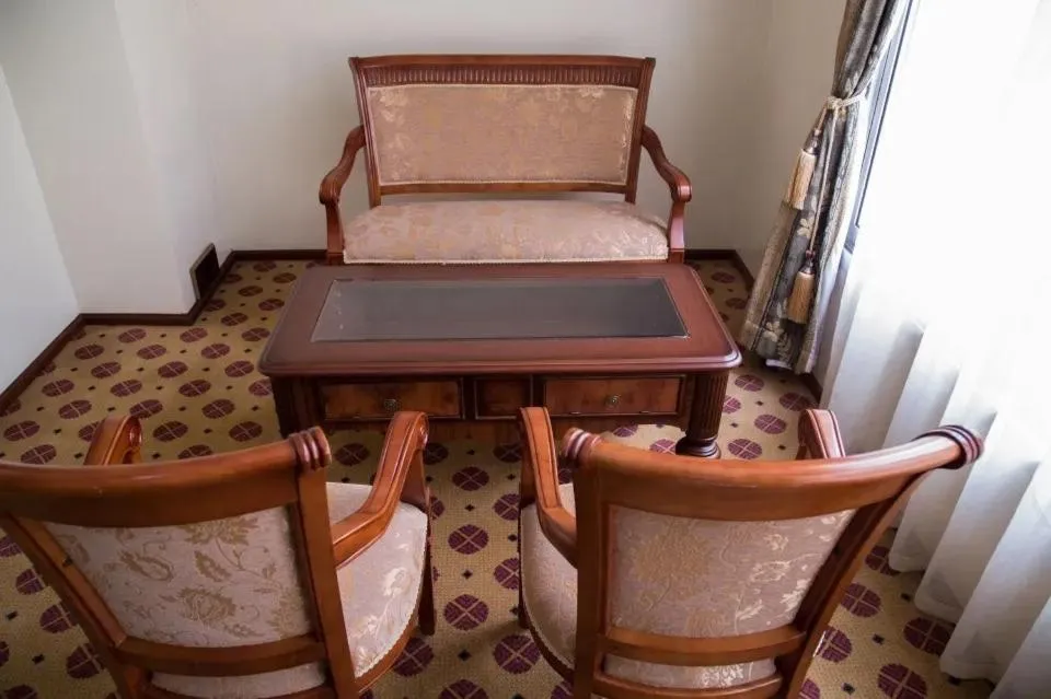 Seating area in Hotel Karisimbi