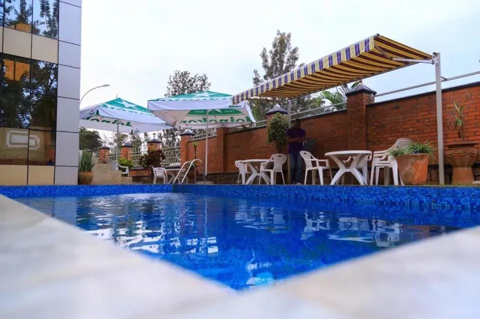 Swimming pool in Hotel Karisimbi