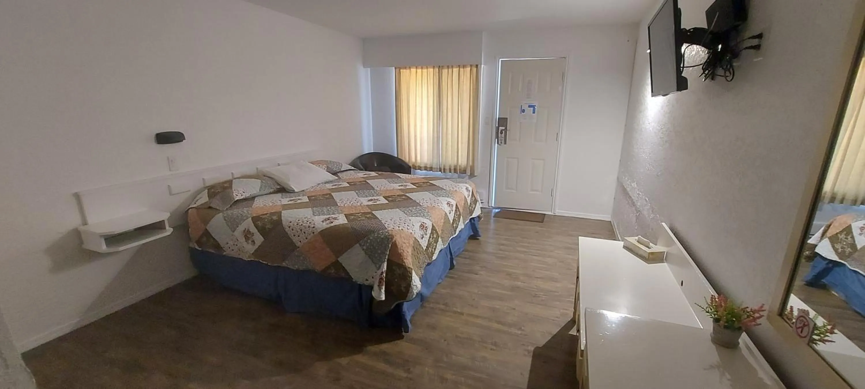 Bed in Granby River Inn & Suites