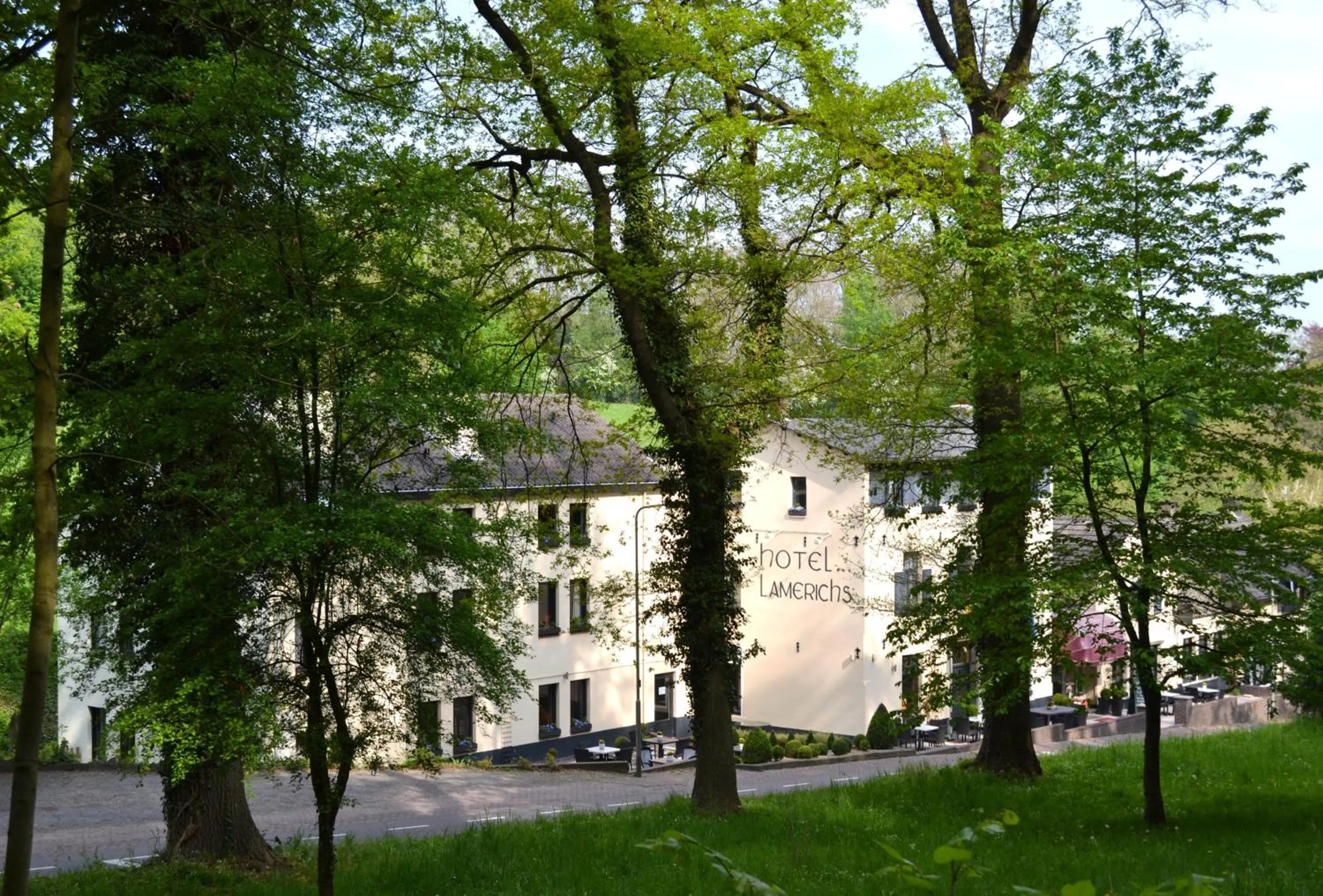 Facade/entrance, Property Building in Hotel Lamerichs
