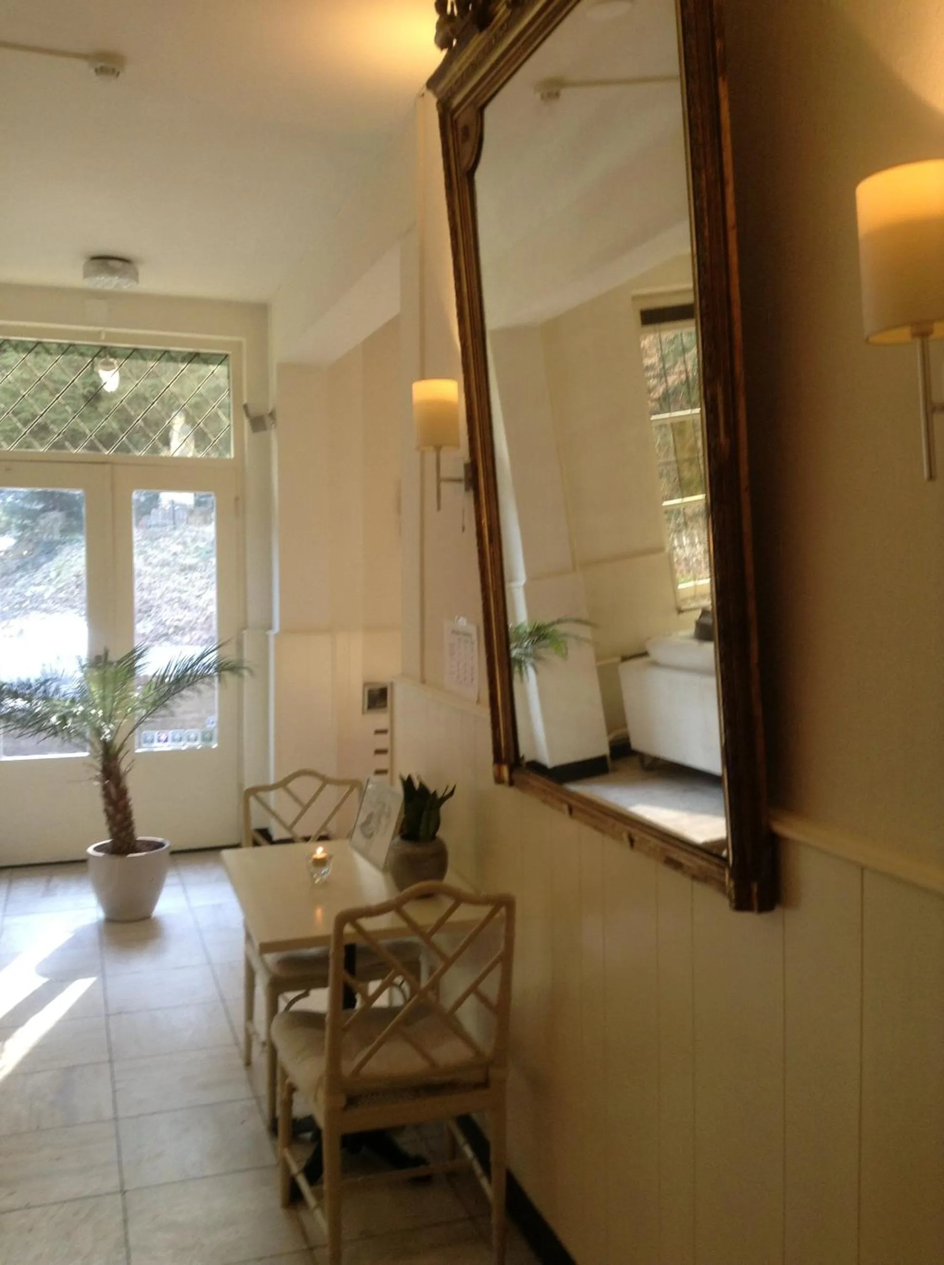 Communal lounge/ TV room in Hotel Lamerichs