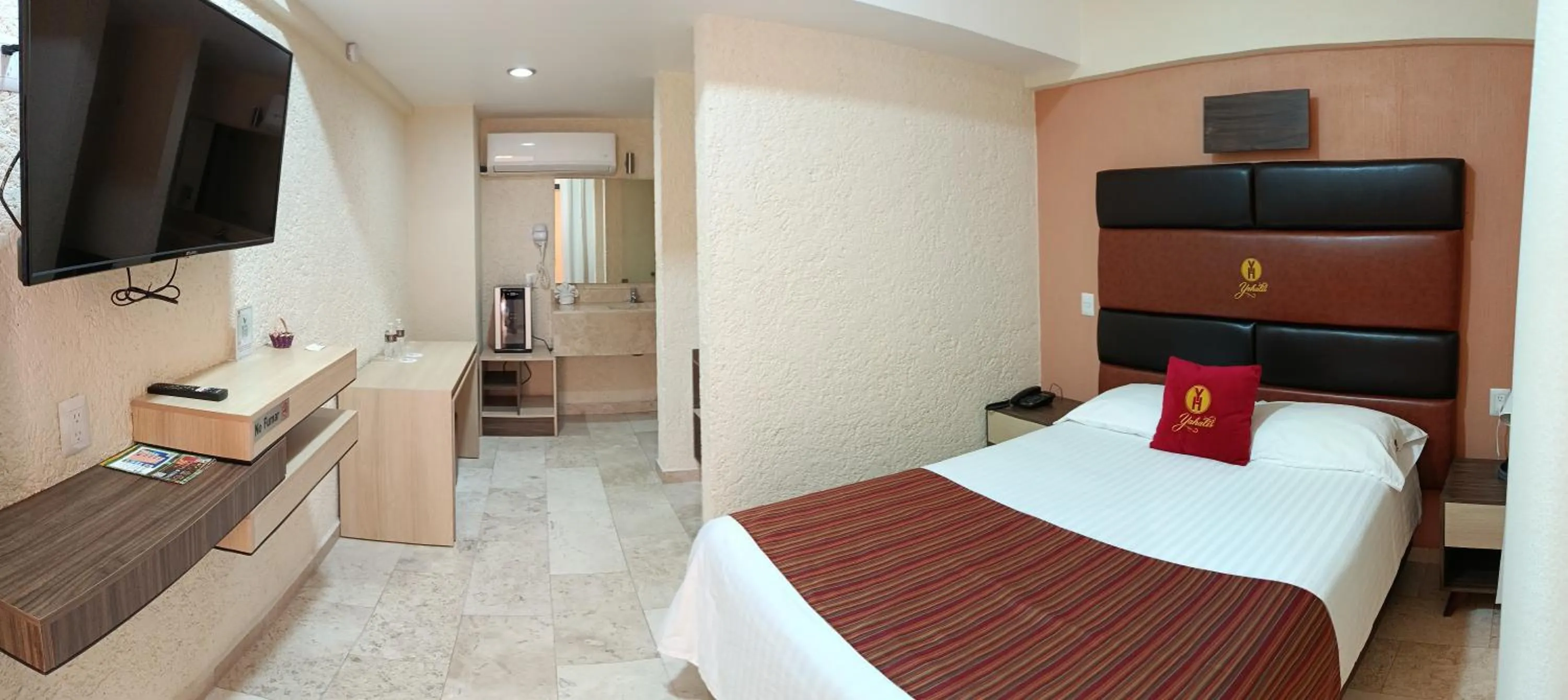 Photo of the whole room, Bed in Hotel Yahalis