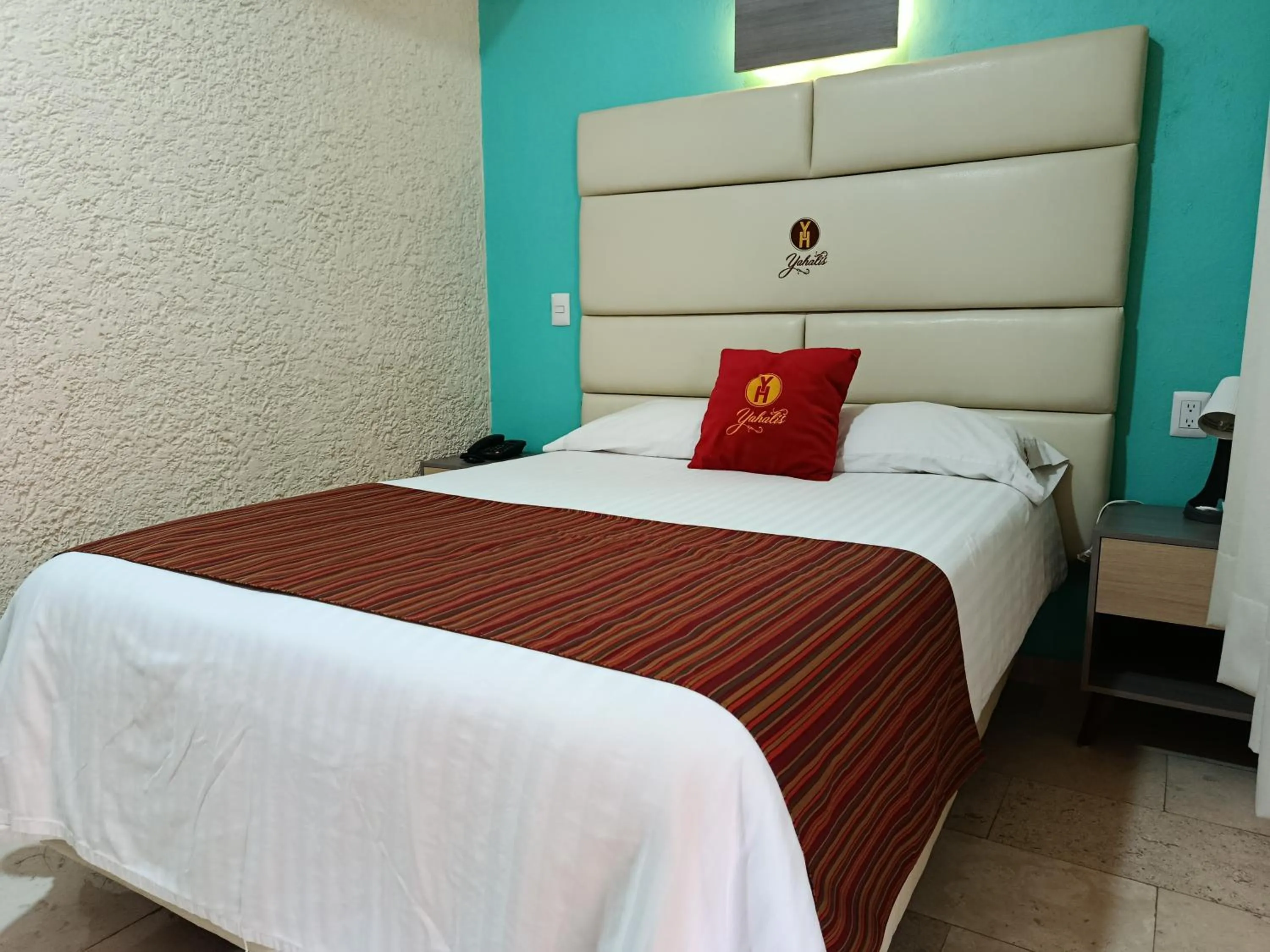 Bed in Hotel Yahalis