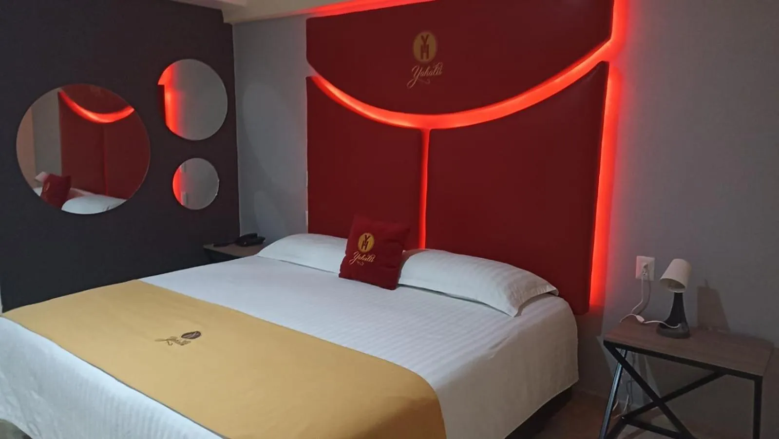 Bed in Hotel Yahalis