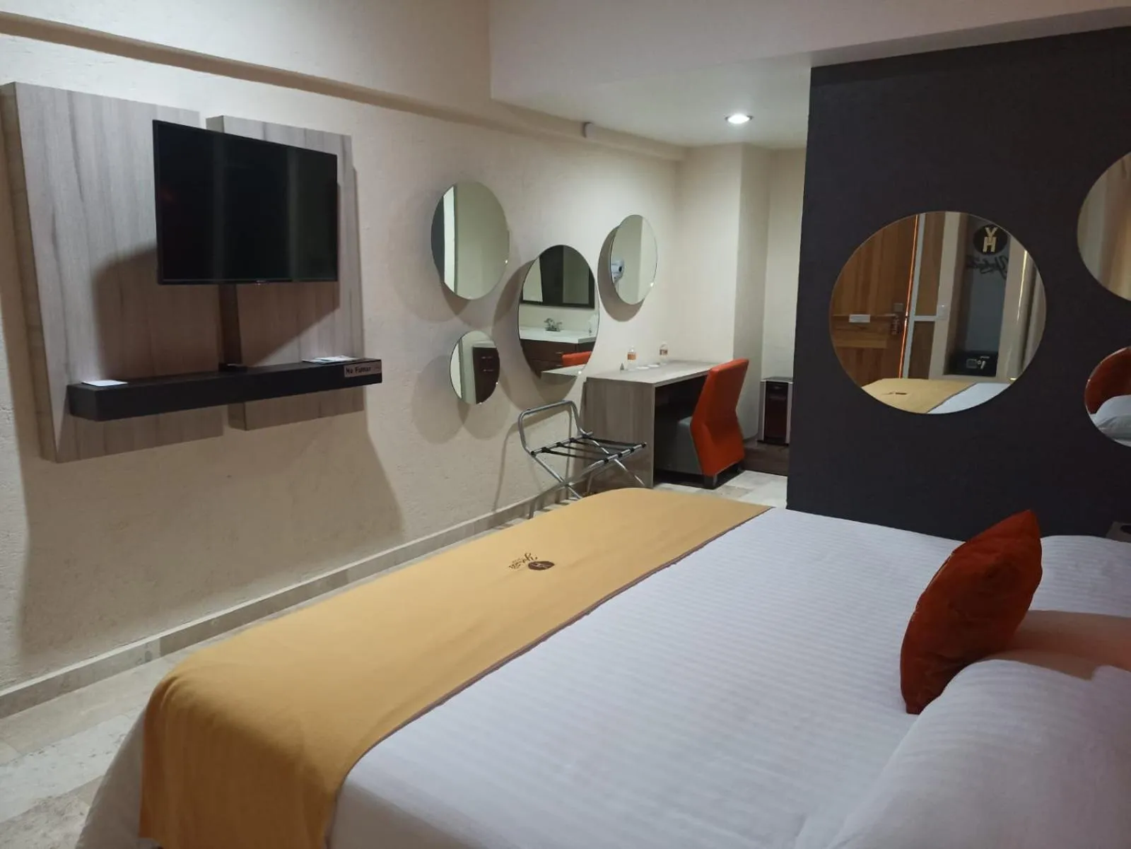 Bed in Hotel Yahalis