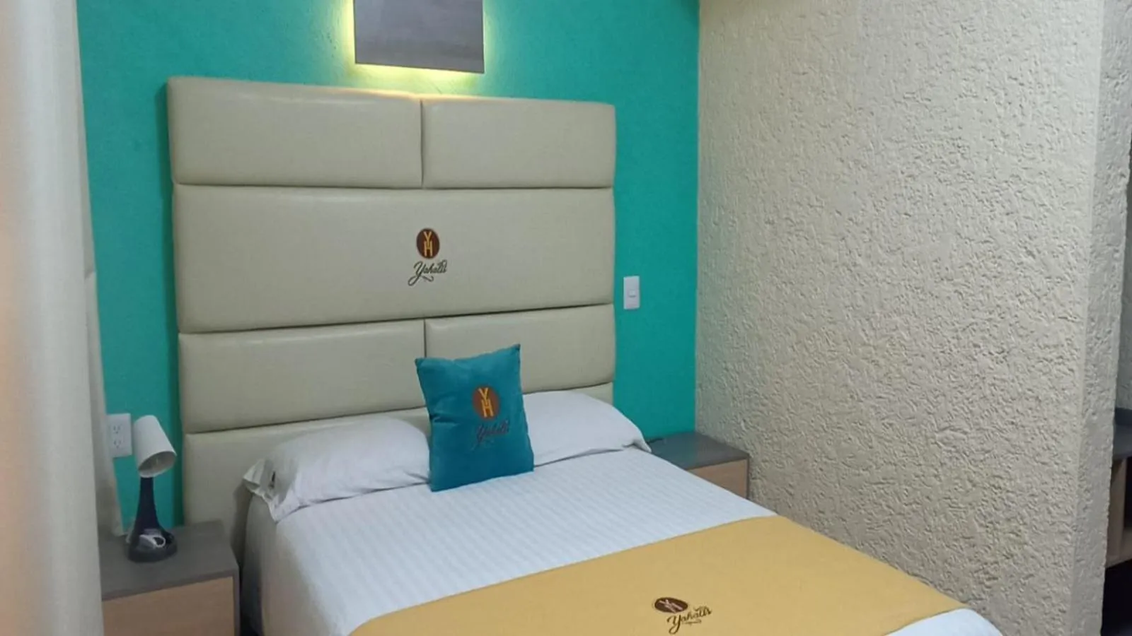 Bed in Hotel Yahalis