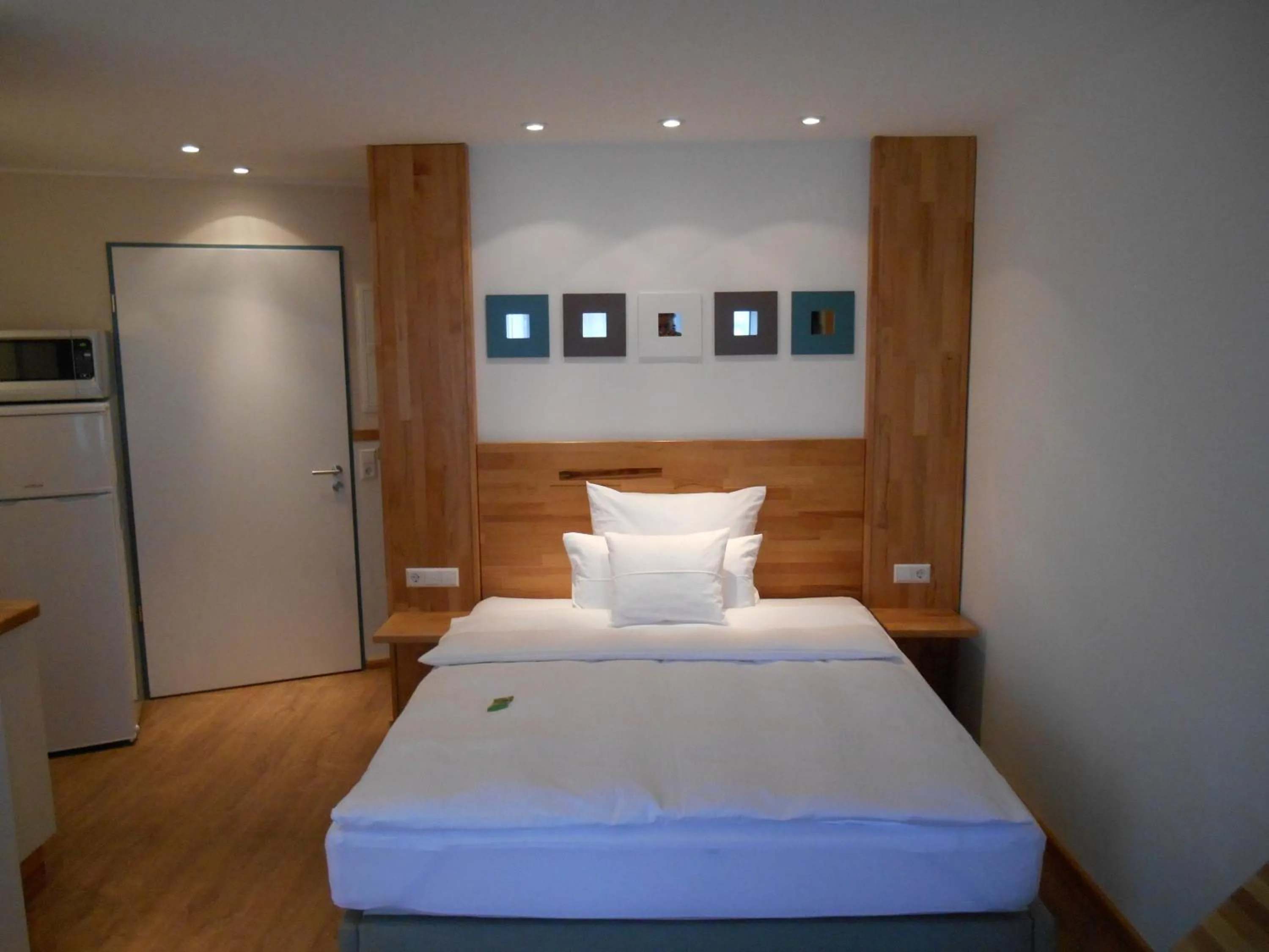 Photo of the whole room, Bed in Warum ins Hotel