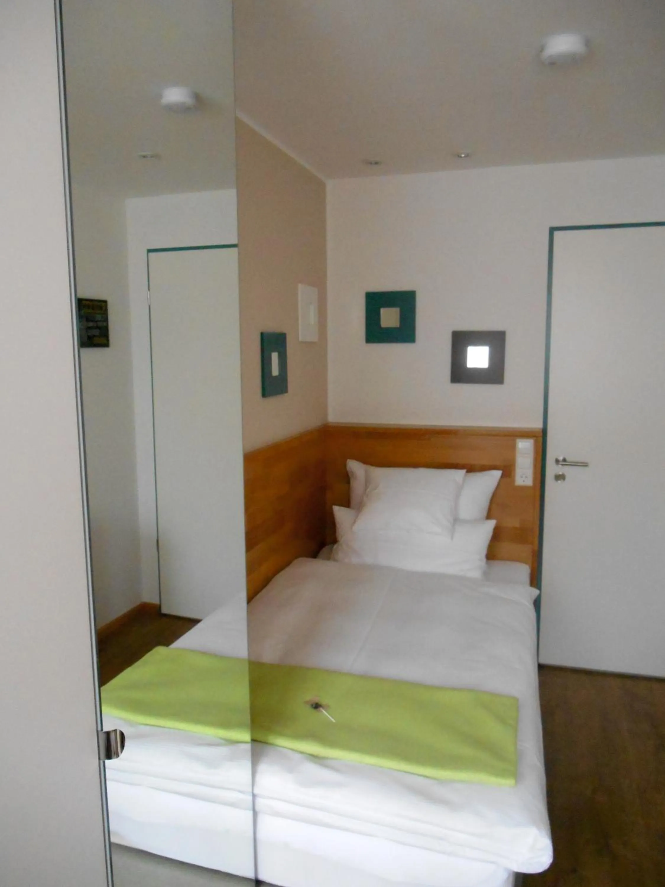 Bed in Warum ins Hotel