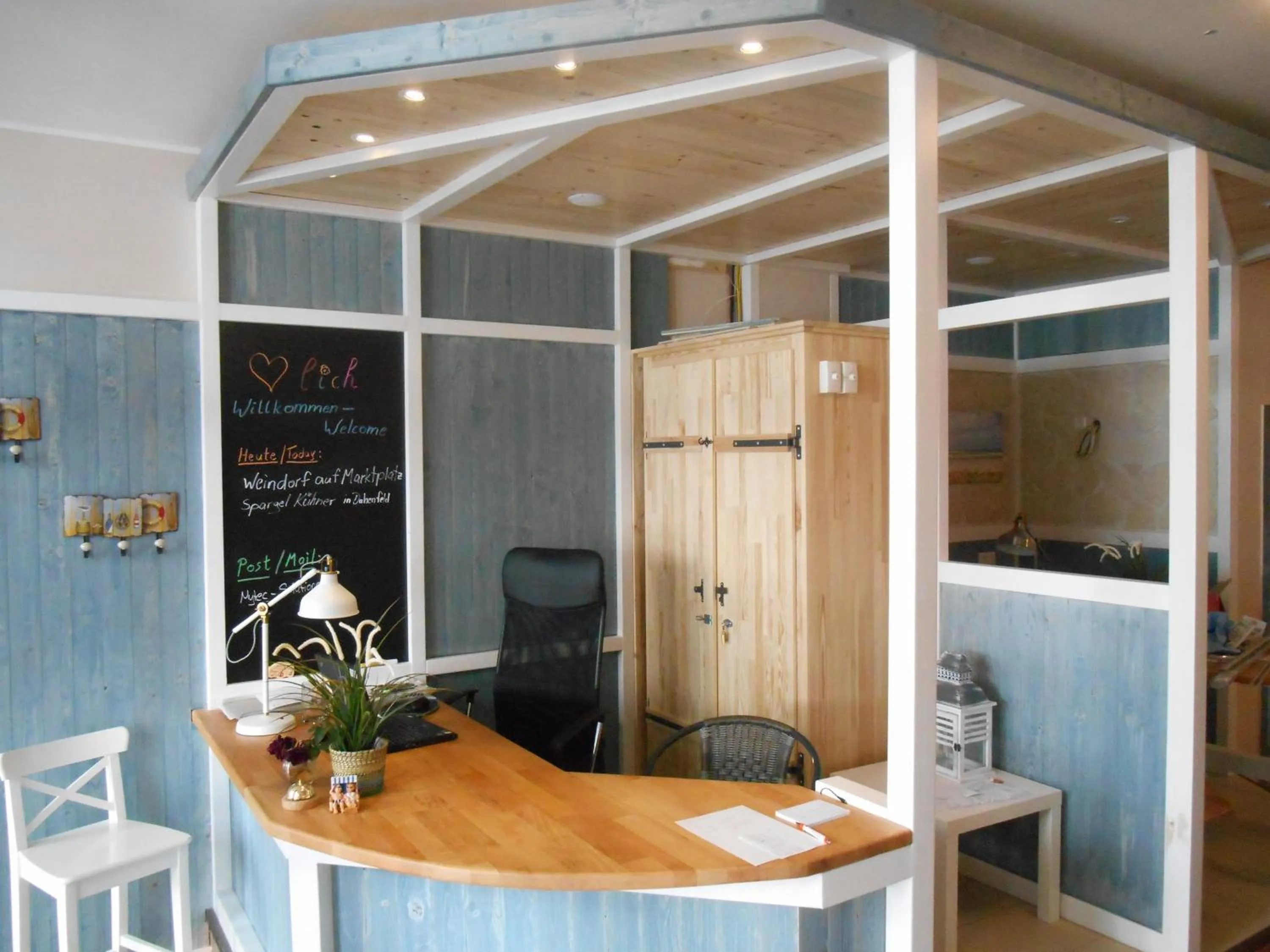 Lobby or reception in Warum ins Hotel