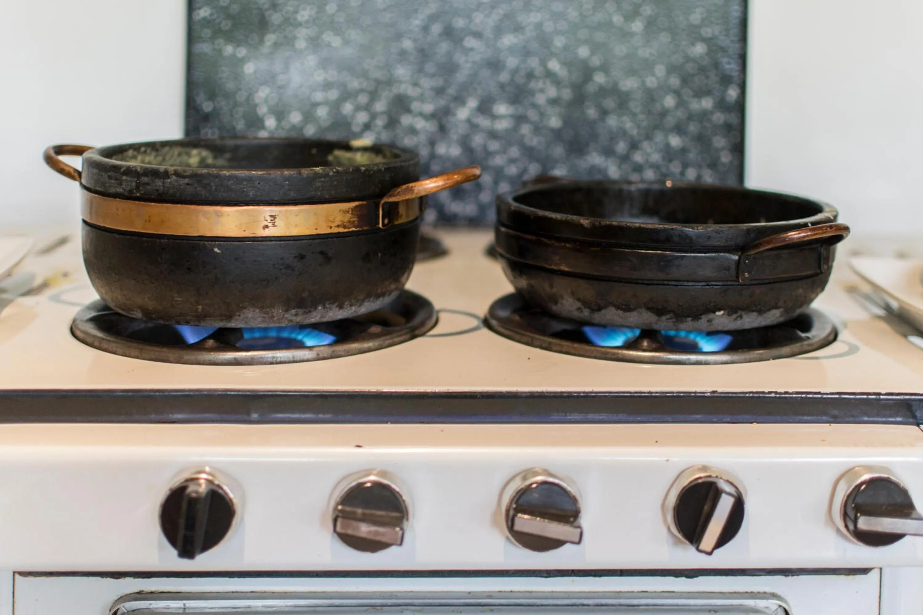 stove in Pousada Chão de Minas