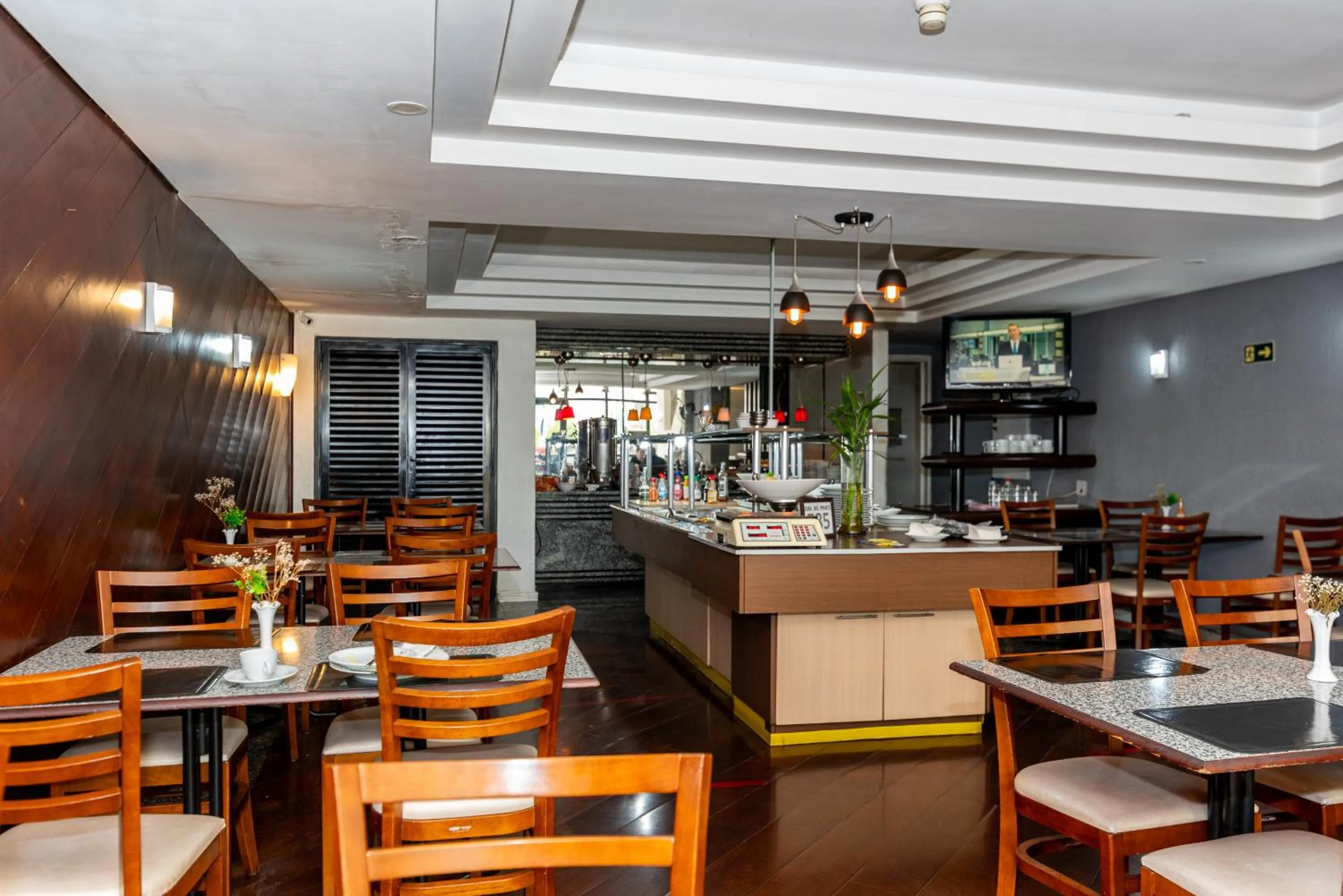 Restaurant/places to eat in Metropolitan Flats