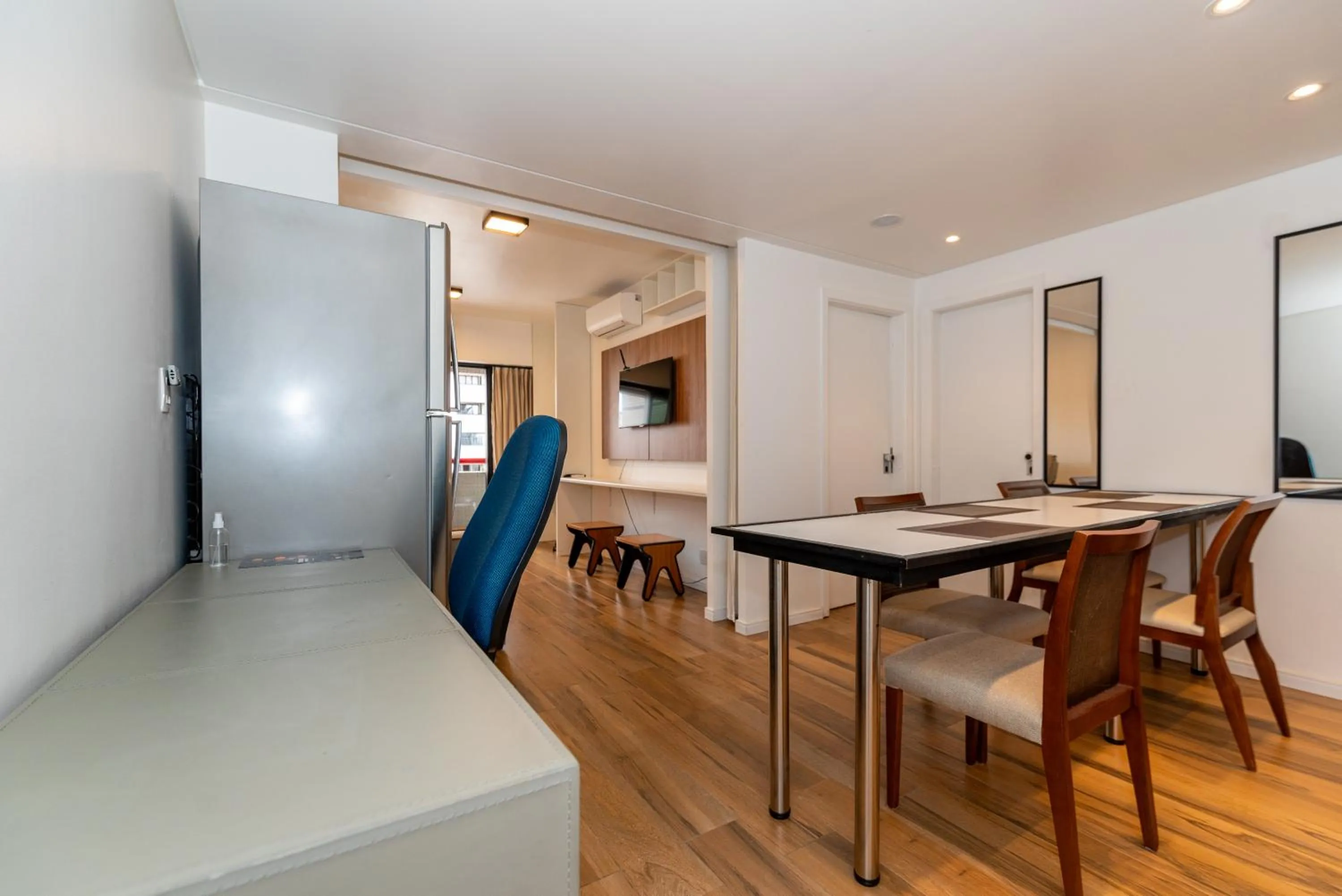 Dining area in Metropolitan Flats
