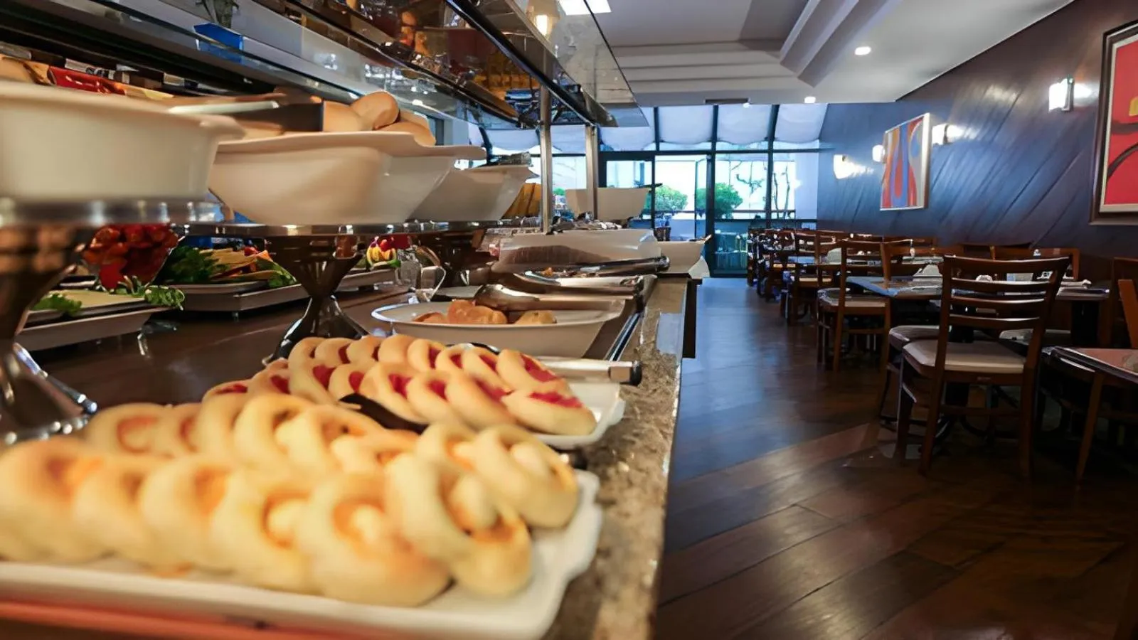 Breakfast in Metropolitan Flats