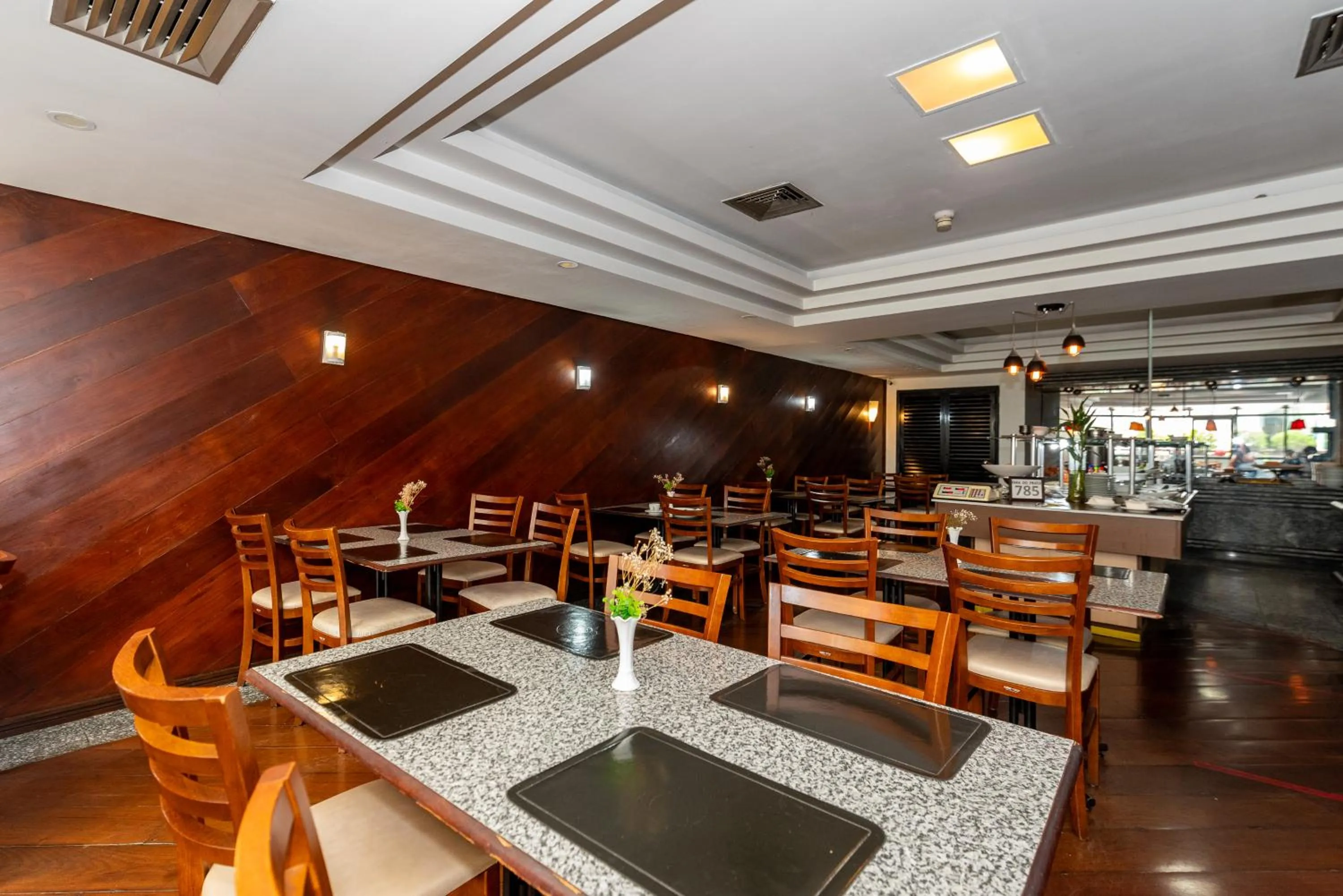 Restaurant/places to eat in Metropolitan Flats