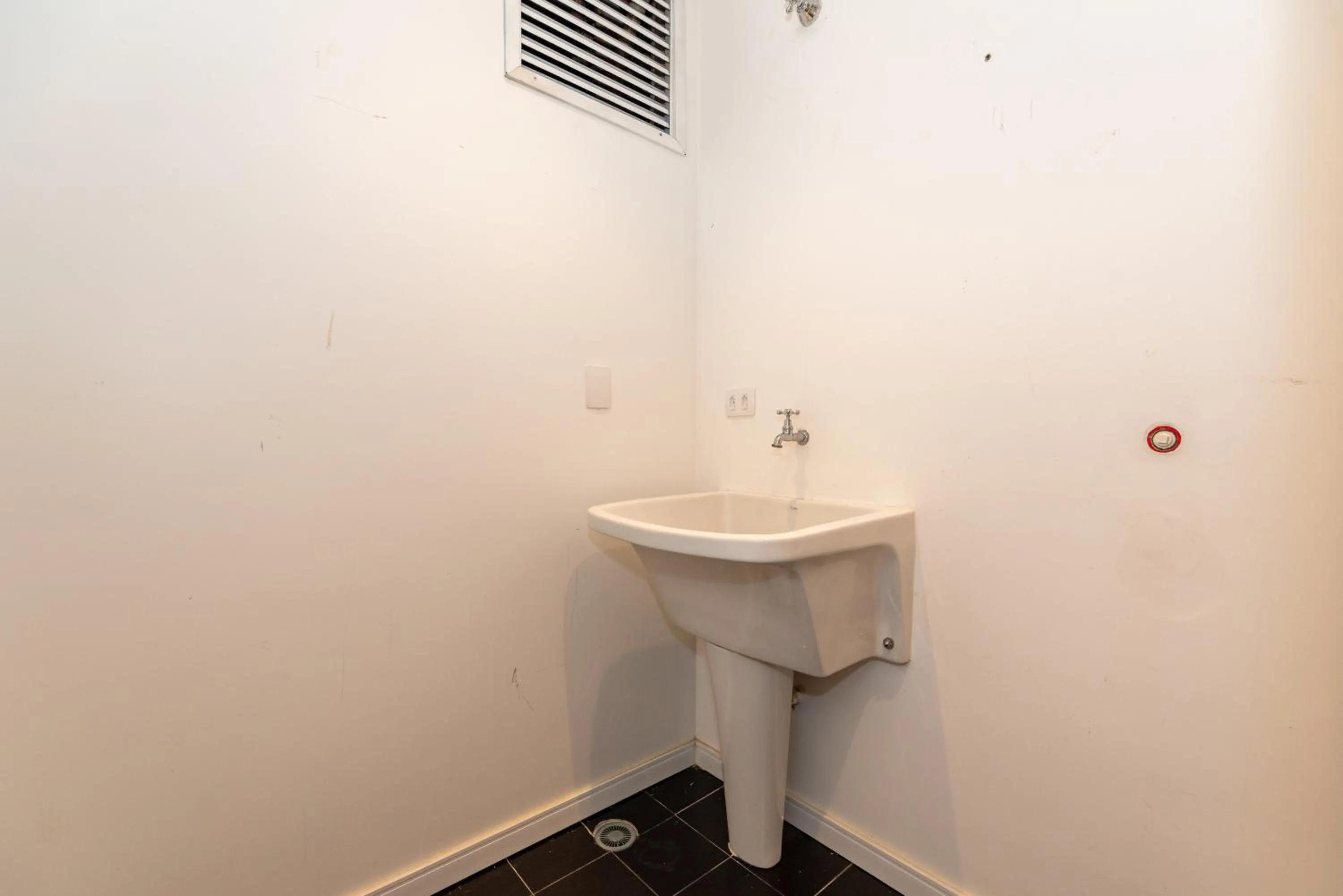 laundry in Metropolitan Flats