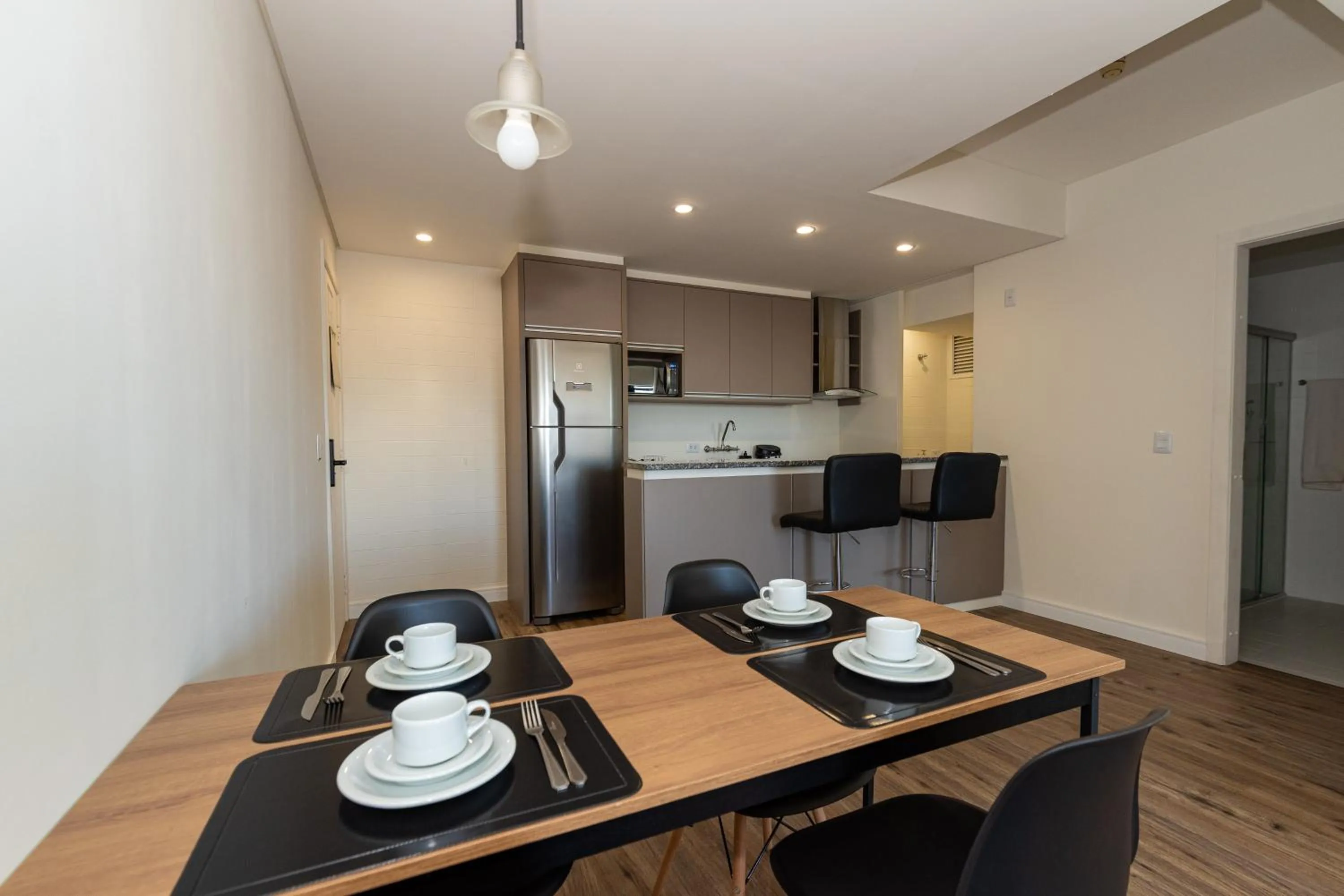 Dinner in Metropolitan Flats