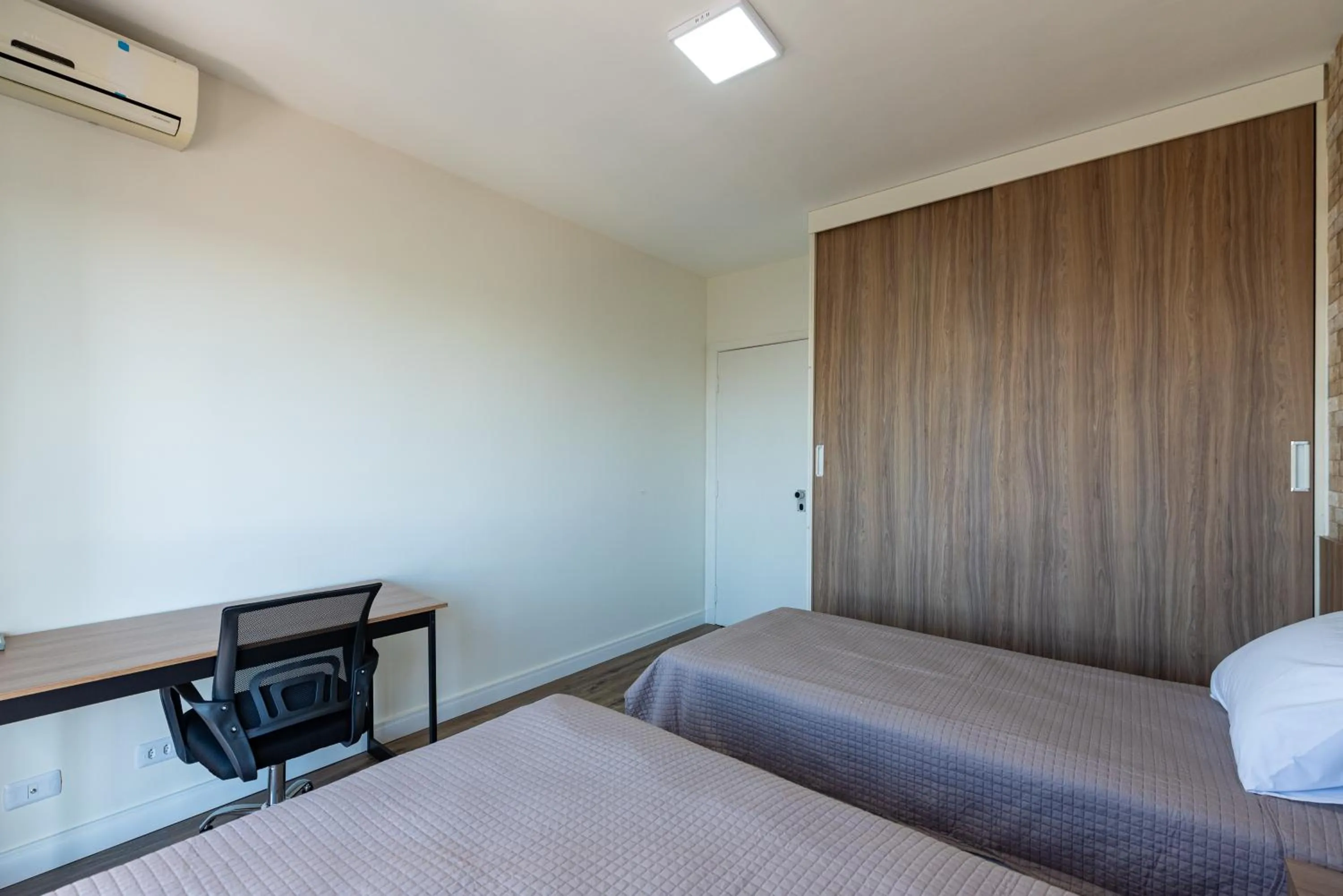 Bedroom, Bed in Metropolitan Flats