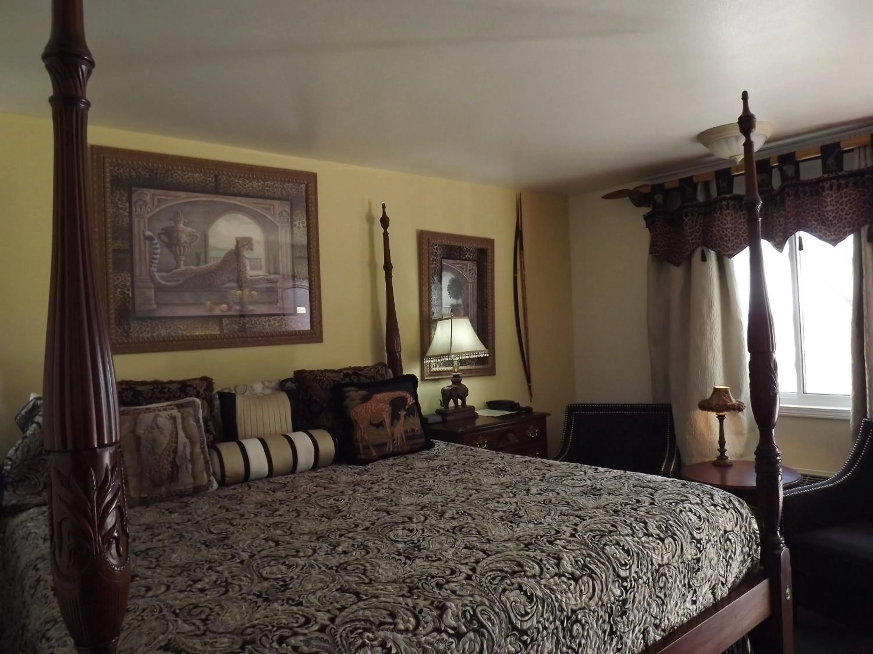 Bed in Crest Country Inn