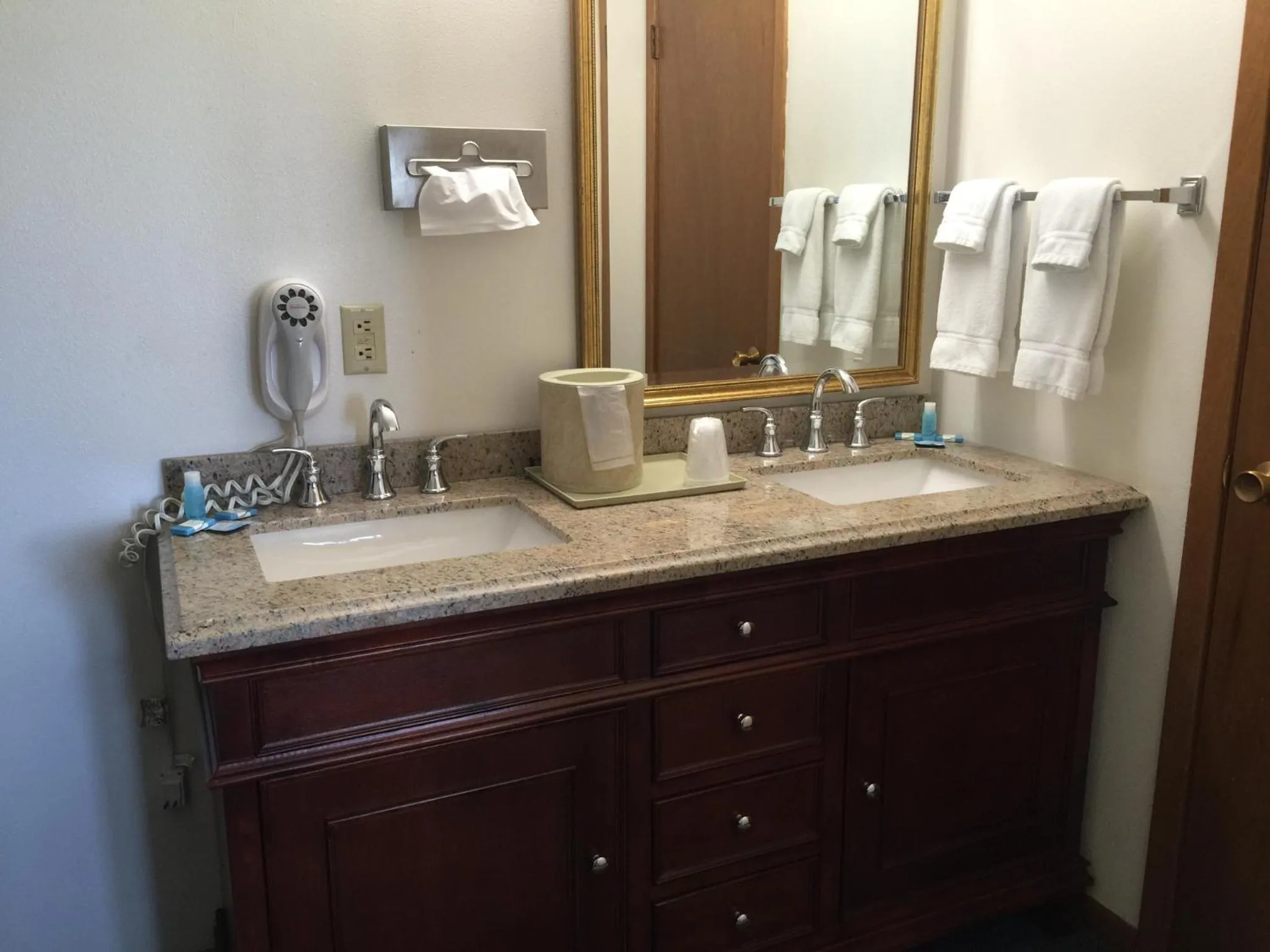 Bathroom in Crest Country Inn