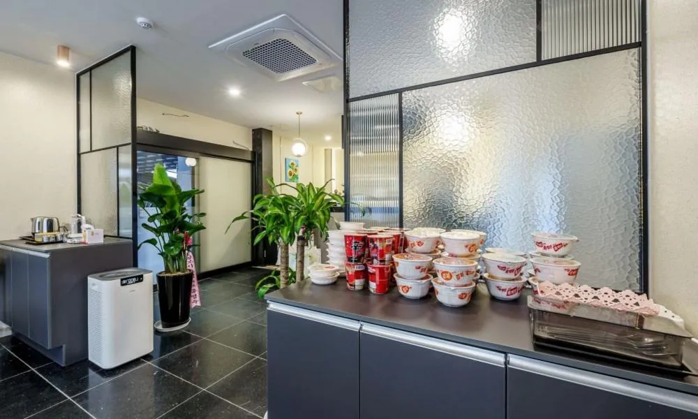 Food and drinks in G7 Hotel